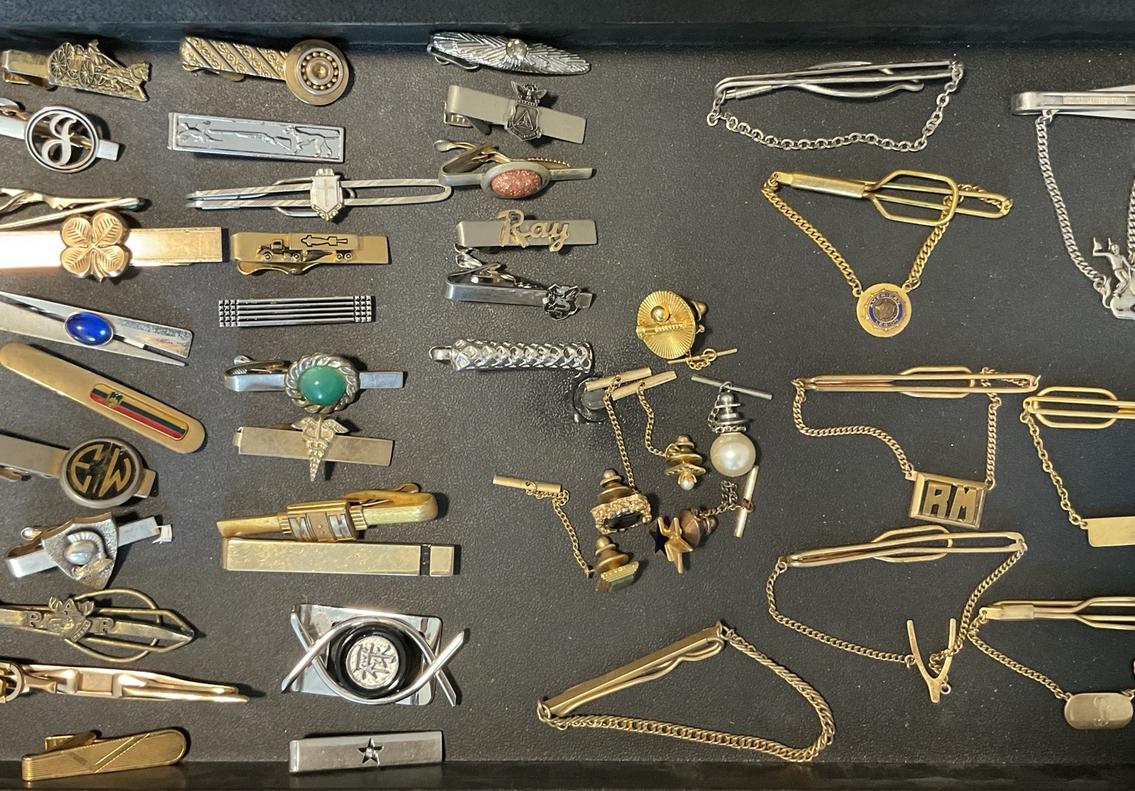 VINTAGE 87 PC MEN’S JEWELRY LOT CUFFLINKS TIE BARS CHAINS, TACS & SETS FREE SHIP