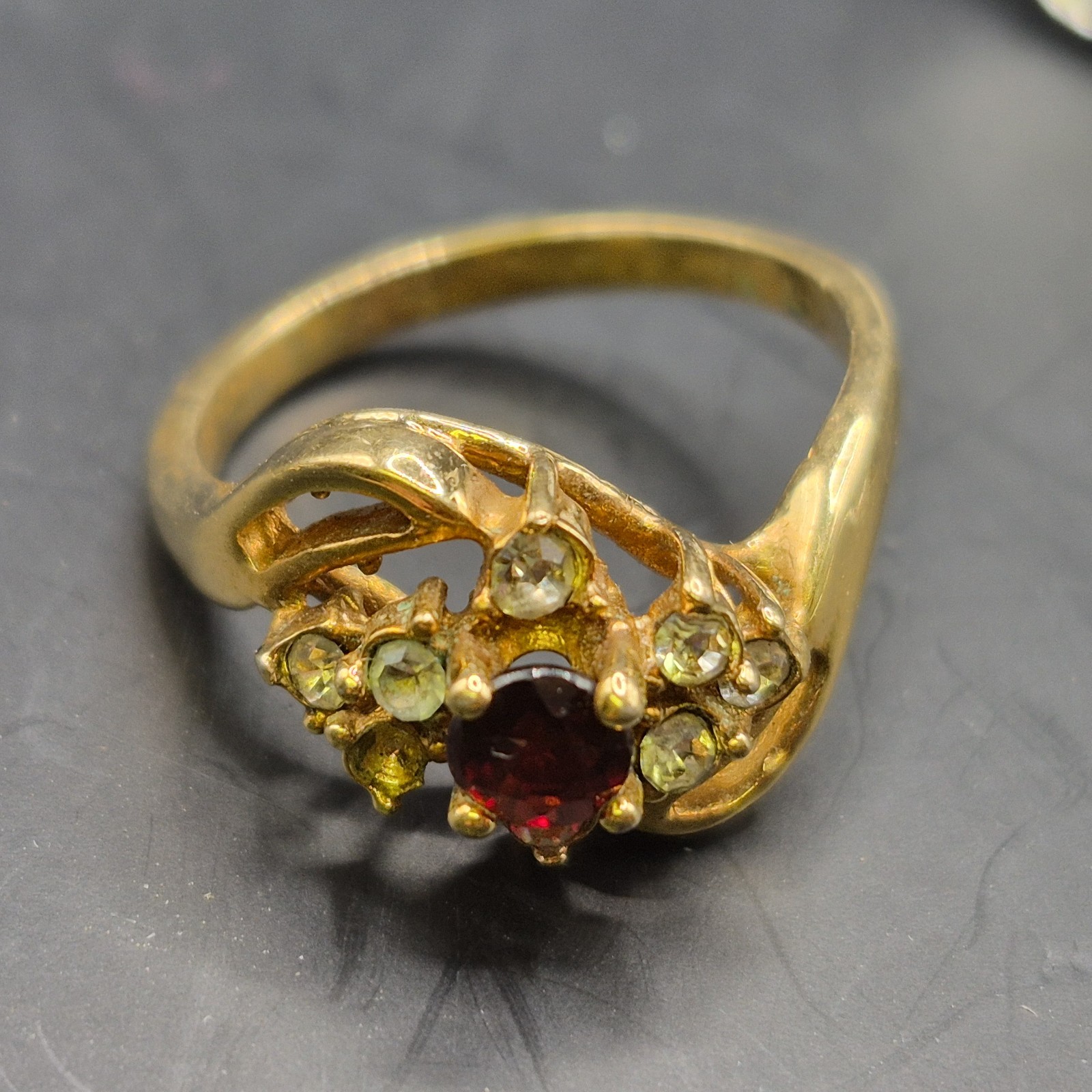 Vtg 6 Ring Collection Lot Size 6 Gold&Silver Tone Red Clear Pink Stones Costume