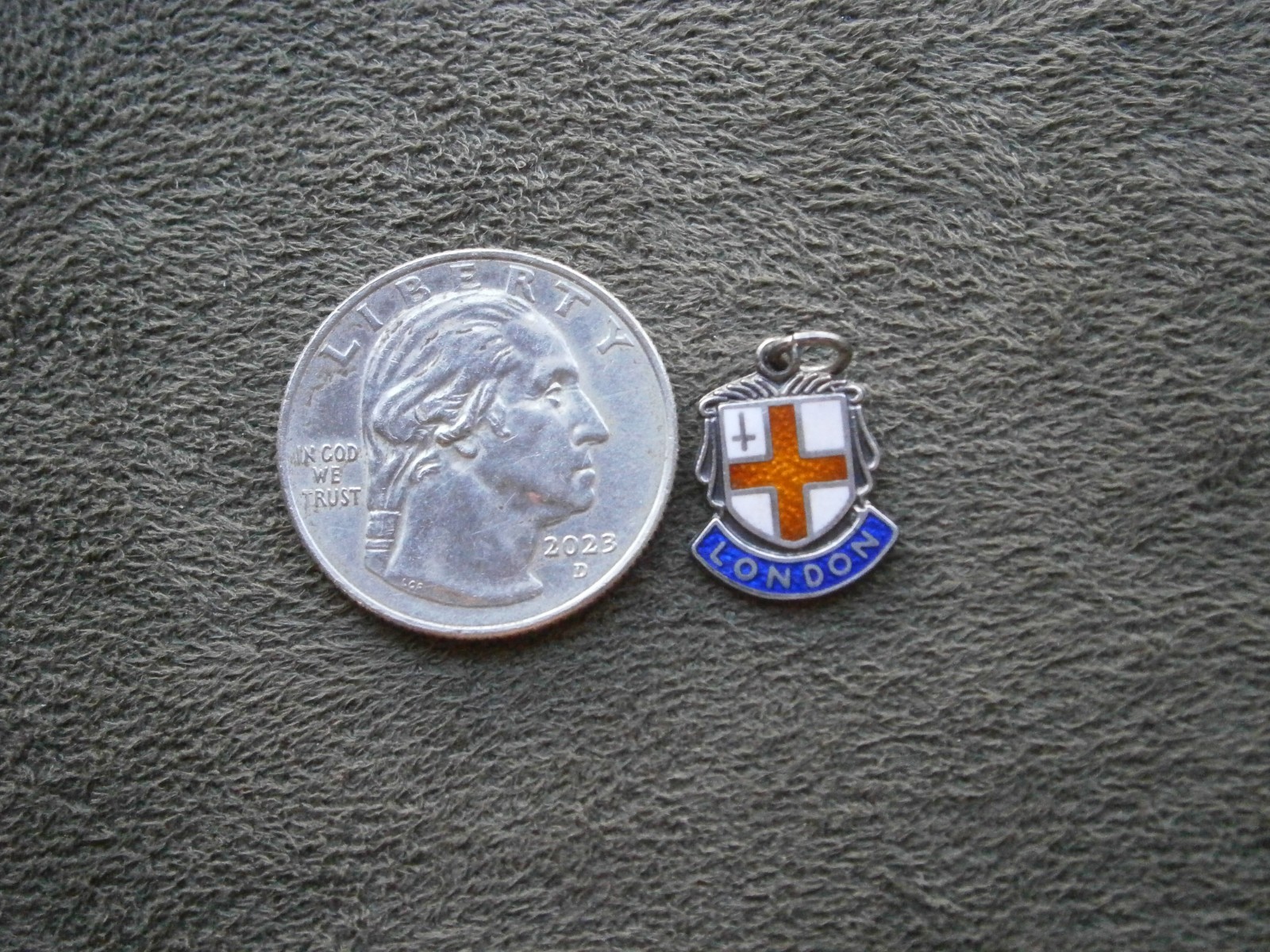 London England Vtg Sterling Silver Enamel Travel Bracelet Charm Shield 1.4g WBs