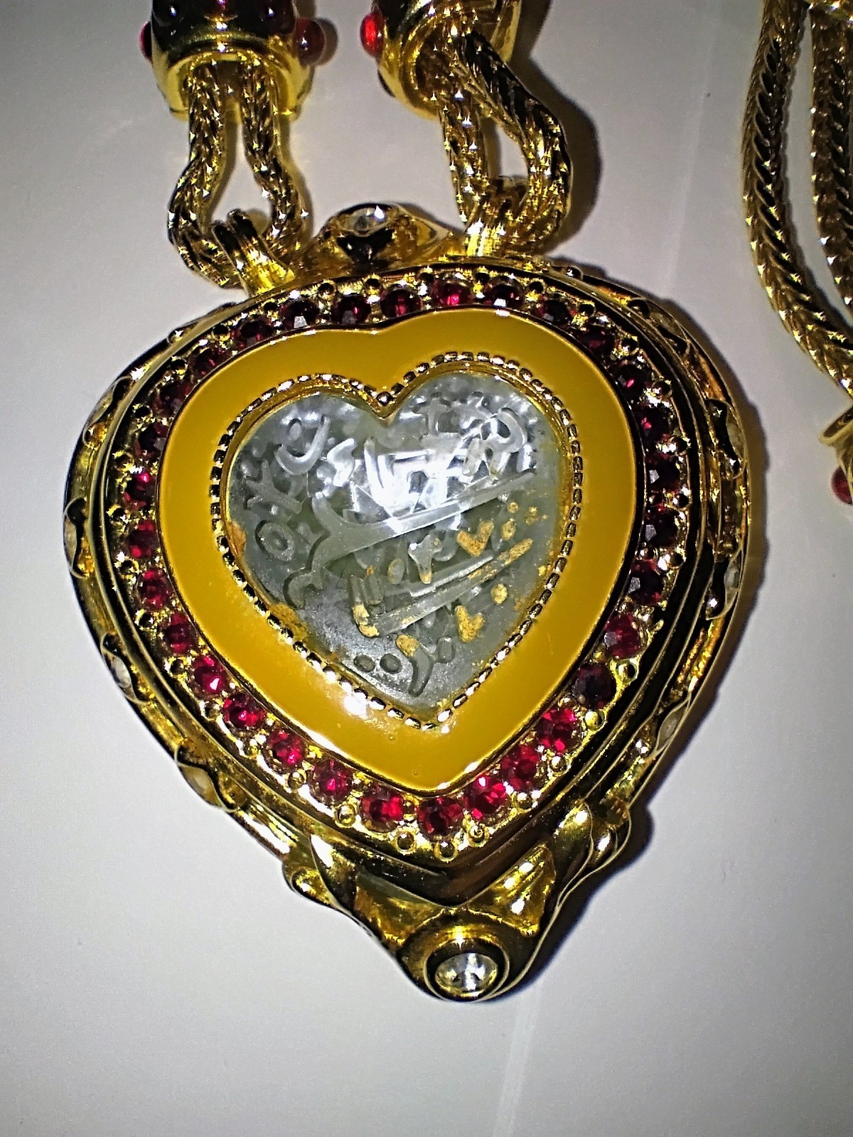 Elizabeth Taylor Shah Jahan Taj Mahal Heart Necklace Avon Margot Robbie