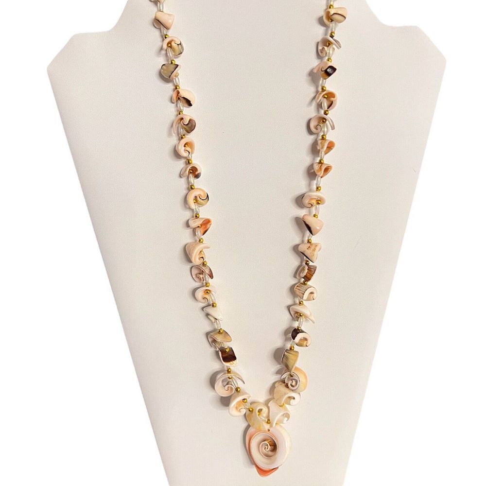 VINTAGE Women’s Necklace Natural Cocomurex Luhuanus Sea Shell Beaded 23 in.