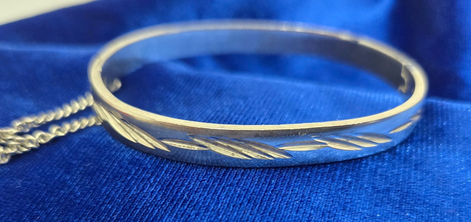 Vintage Etched Silver Hinged Bangle Bracelet with Orig Safety Chain