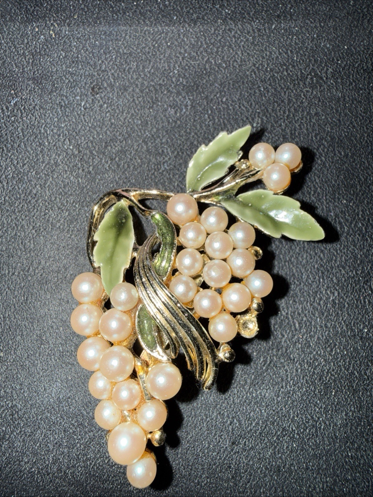 Brooch Pins Bunch of Grapes Gold Tone Vintage Jewelry