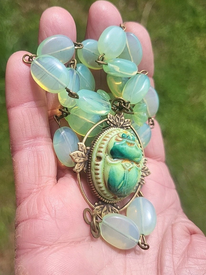VINTAGE NEIGER EGYPTIAN SCARAB PENDANT OPALITE BEAD URANIUM FLOWER NECKLACE SET