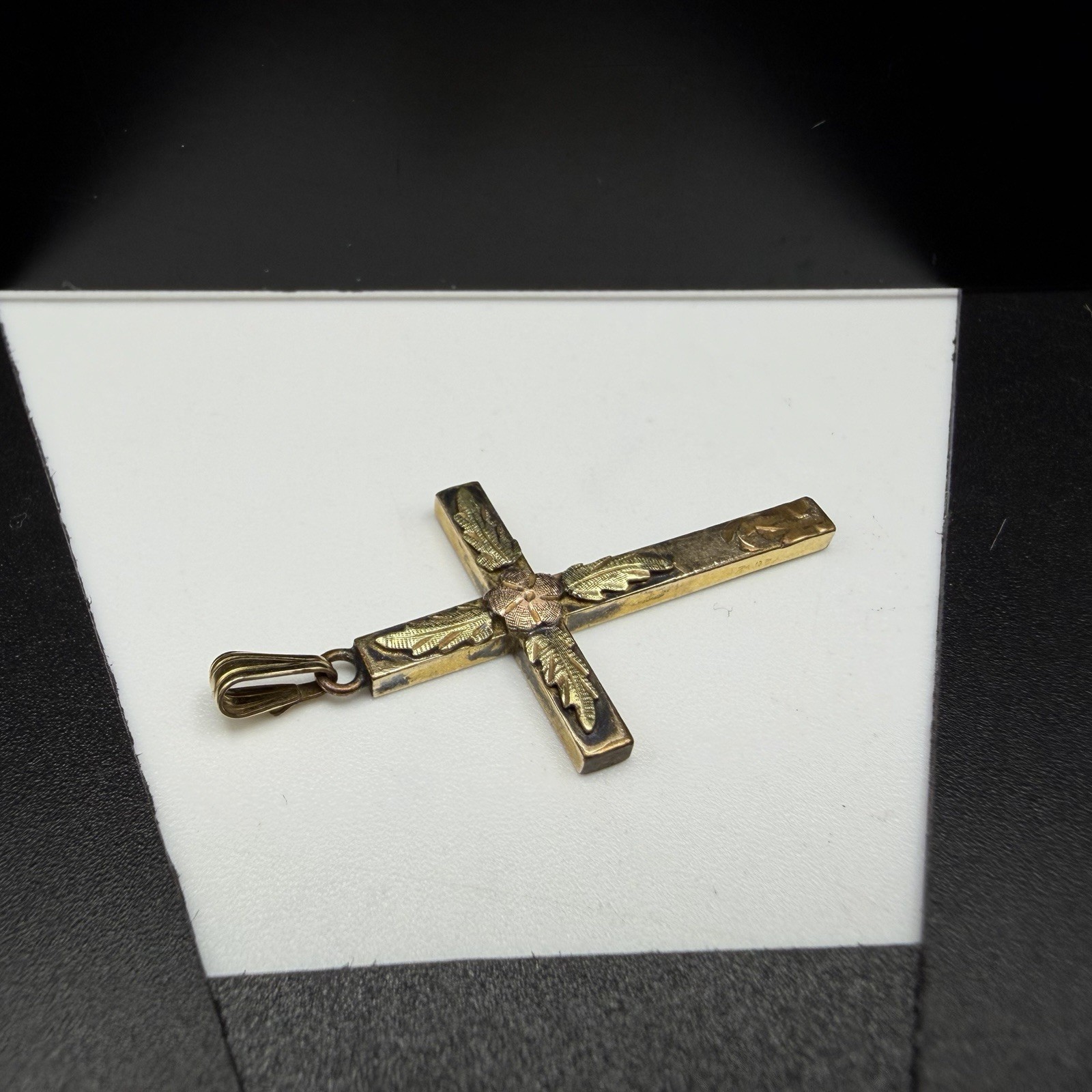 Vintage 1/20 12k Gold Filled Green and Rose Gold 1 1/4″ Cross Pendant 2.1g