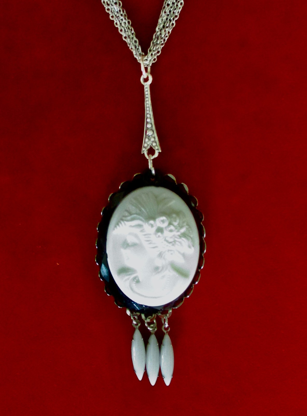Vintage White Cameo Glass Pendant Necklace With Adjustable Necklace Length/Boho/