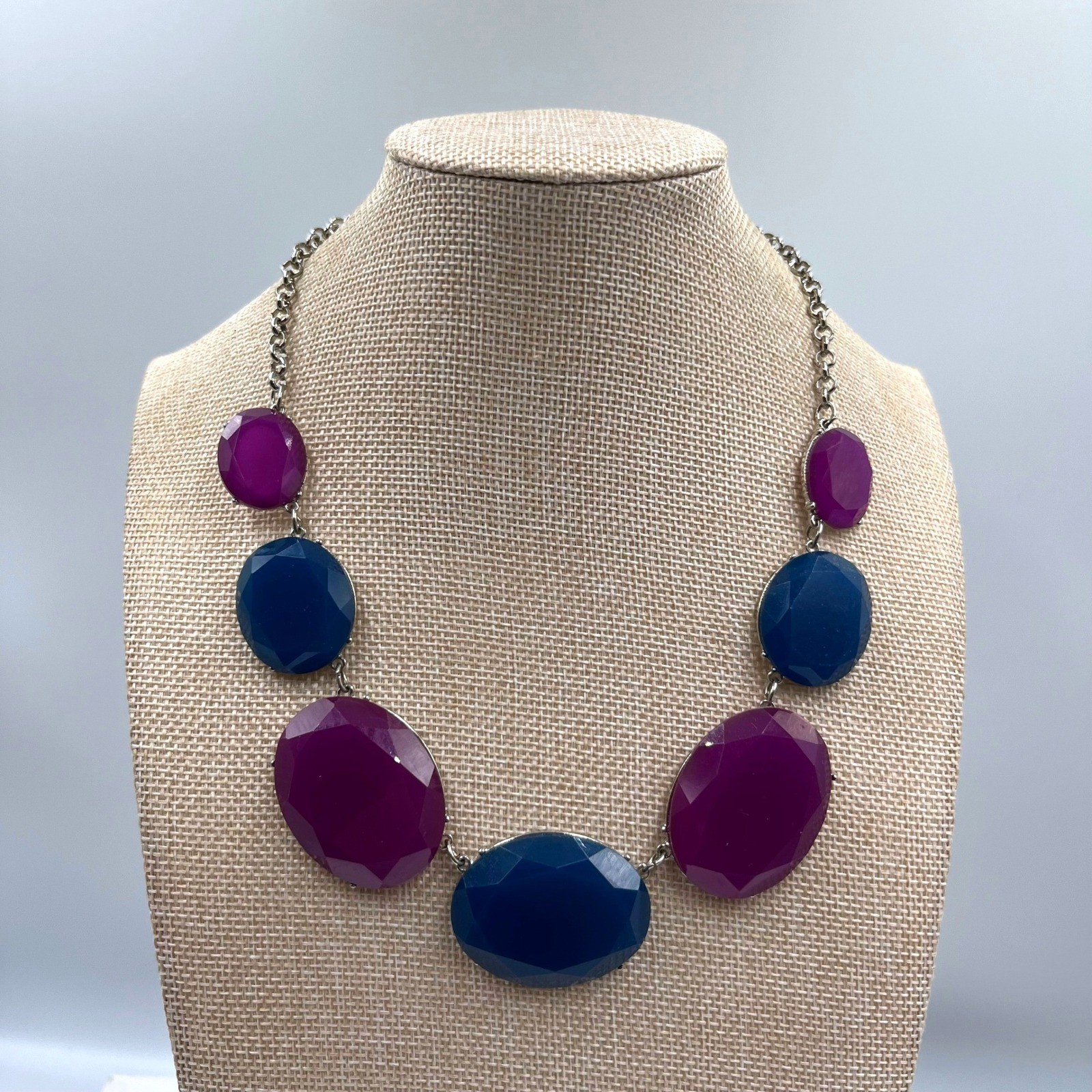 Vintage Deep Purple Navy Blue Faceted Acrylic Statement Necklace Silver Tone Bib