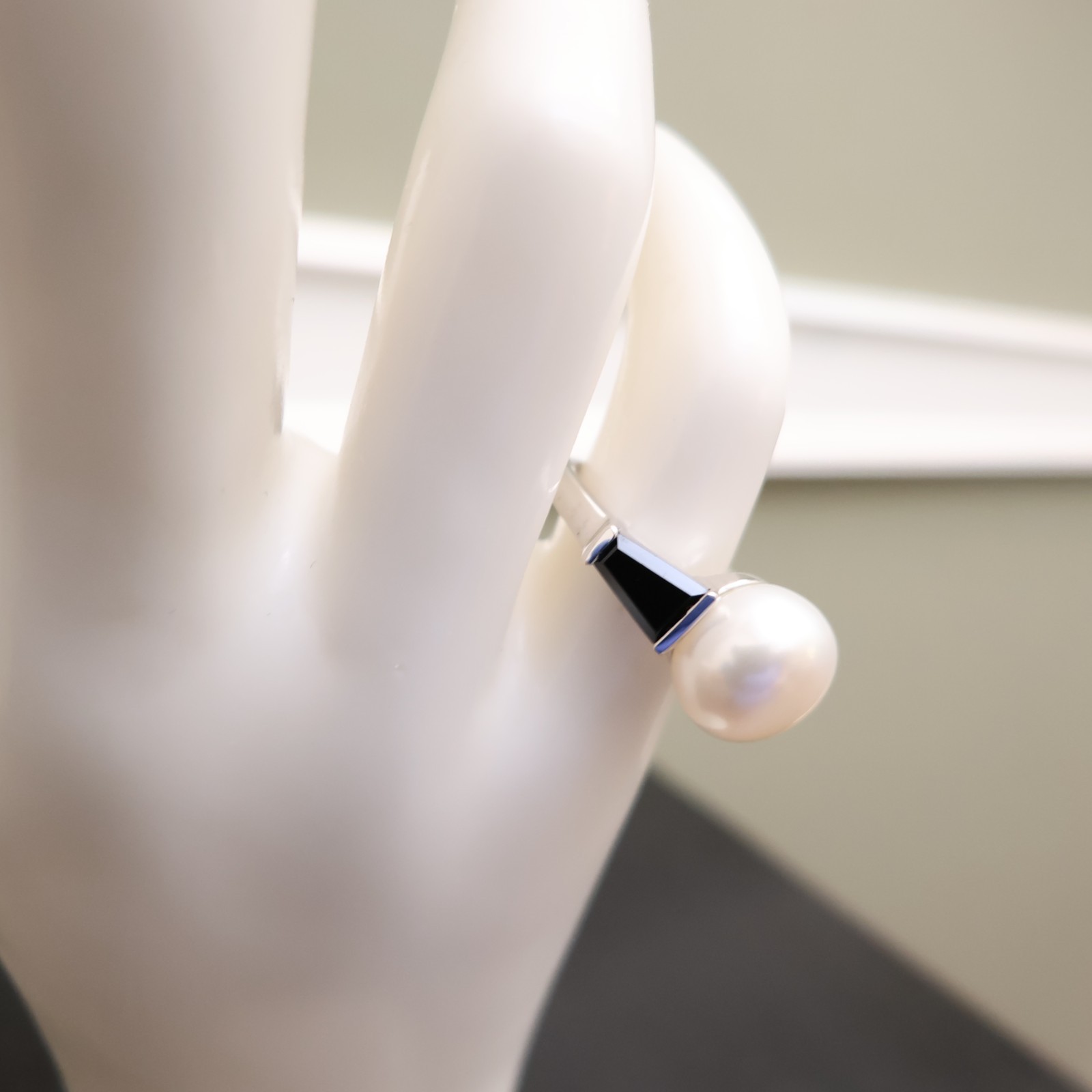 Art Deco ring QVC white pearl black crystals 925 sterling silver signet Size 5