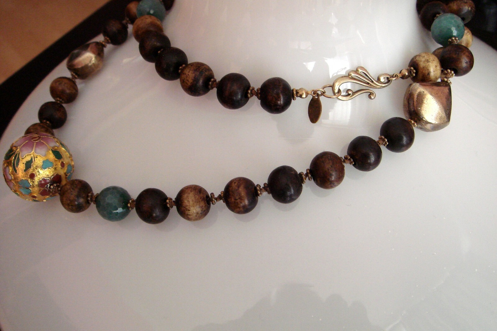 VTG GARA DANIELLE WOODEN,STONE,ENAMEL GOLD TONE BEADED STRAND NECKLACE.