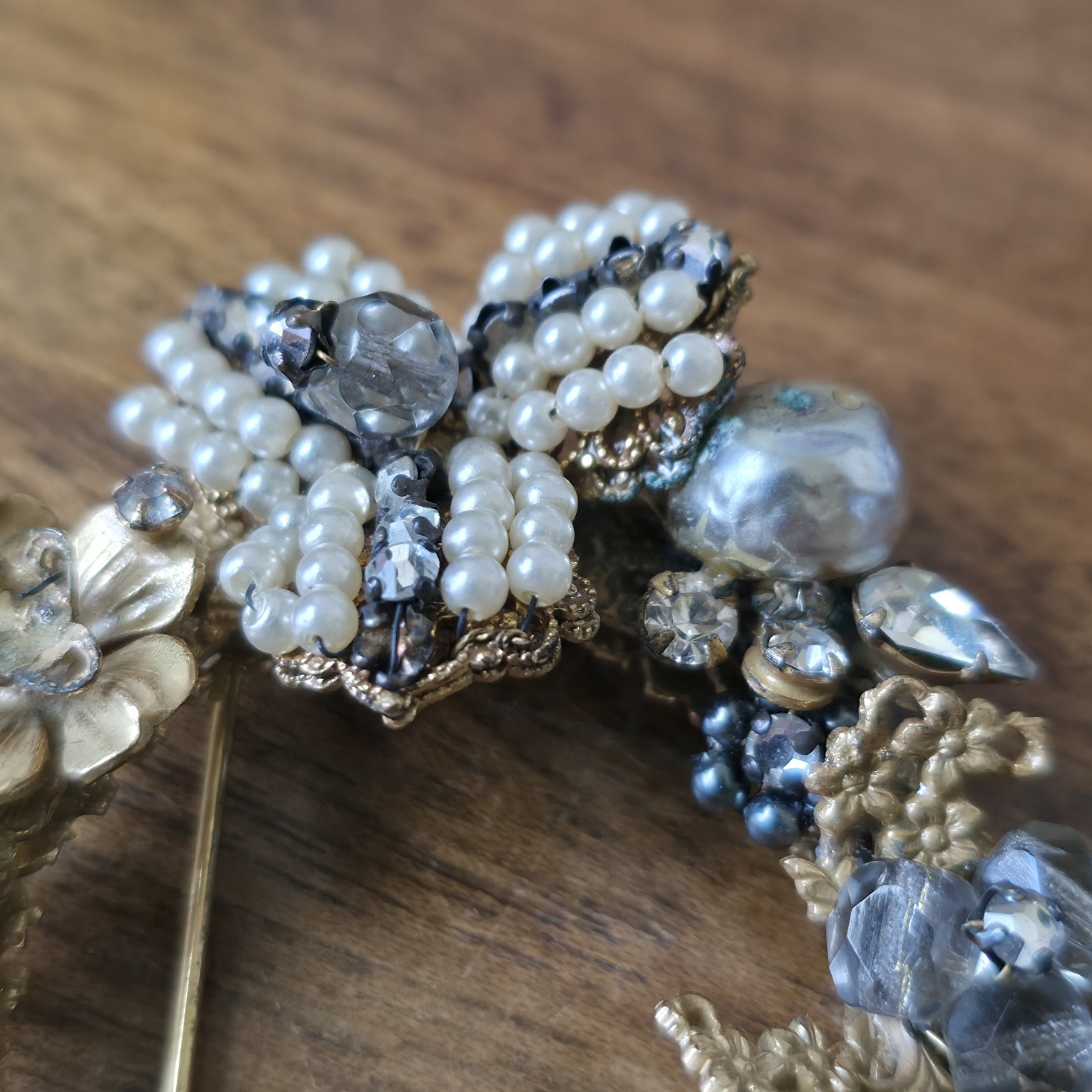 Vinatge Original By Robert Brooch Faux Pearl Gray Smokey Stones Gold Tone READ