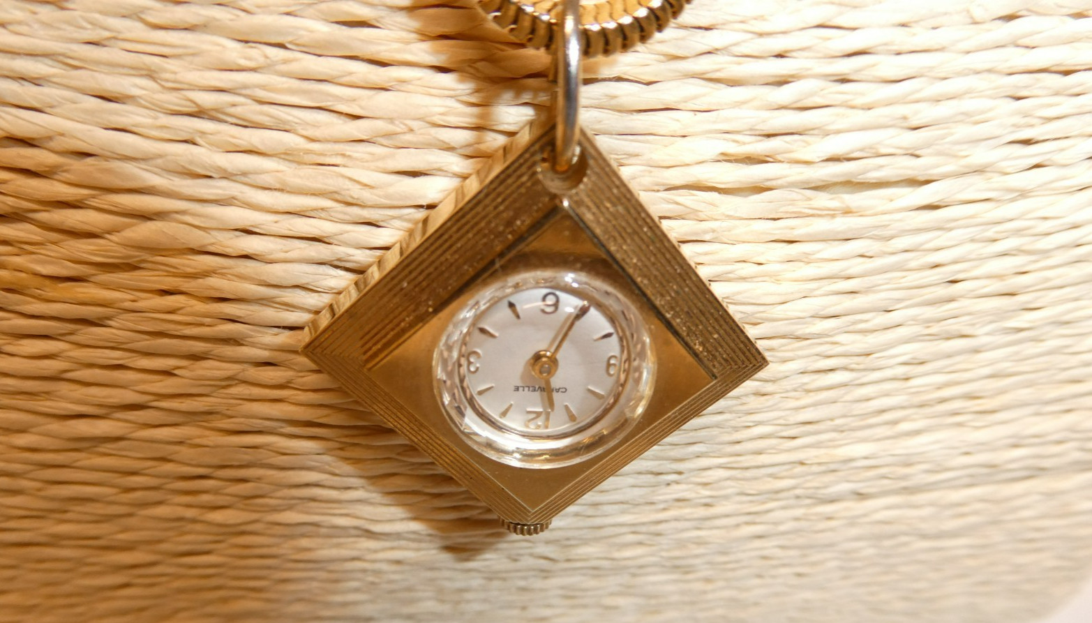 VTG Caravelle 24″ Necklace Pendant Watch Women Gold Tone Square Case Manual Wind