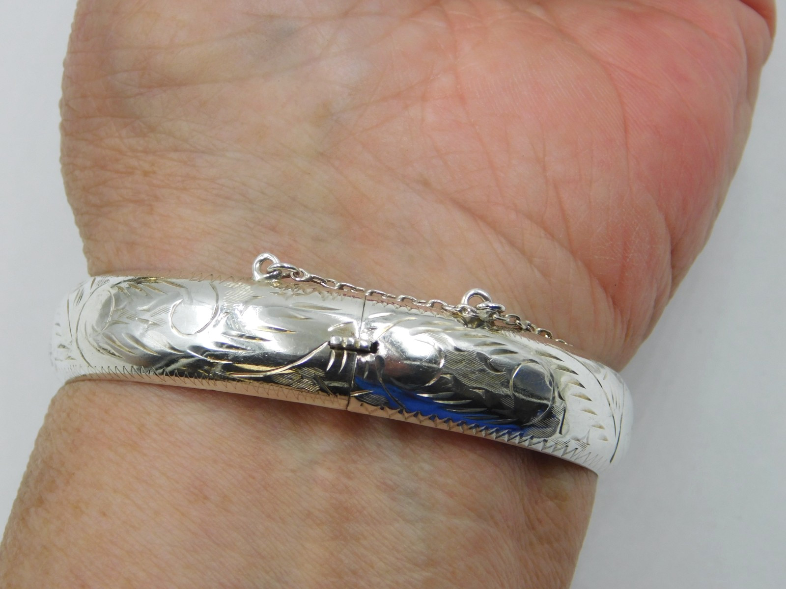 Vintage Sterling Silver Etched Hinged Bangle Bracelet