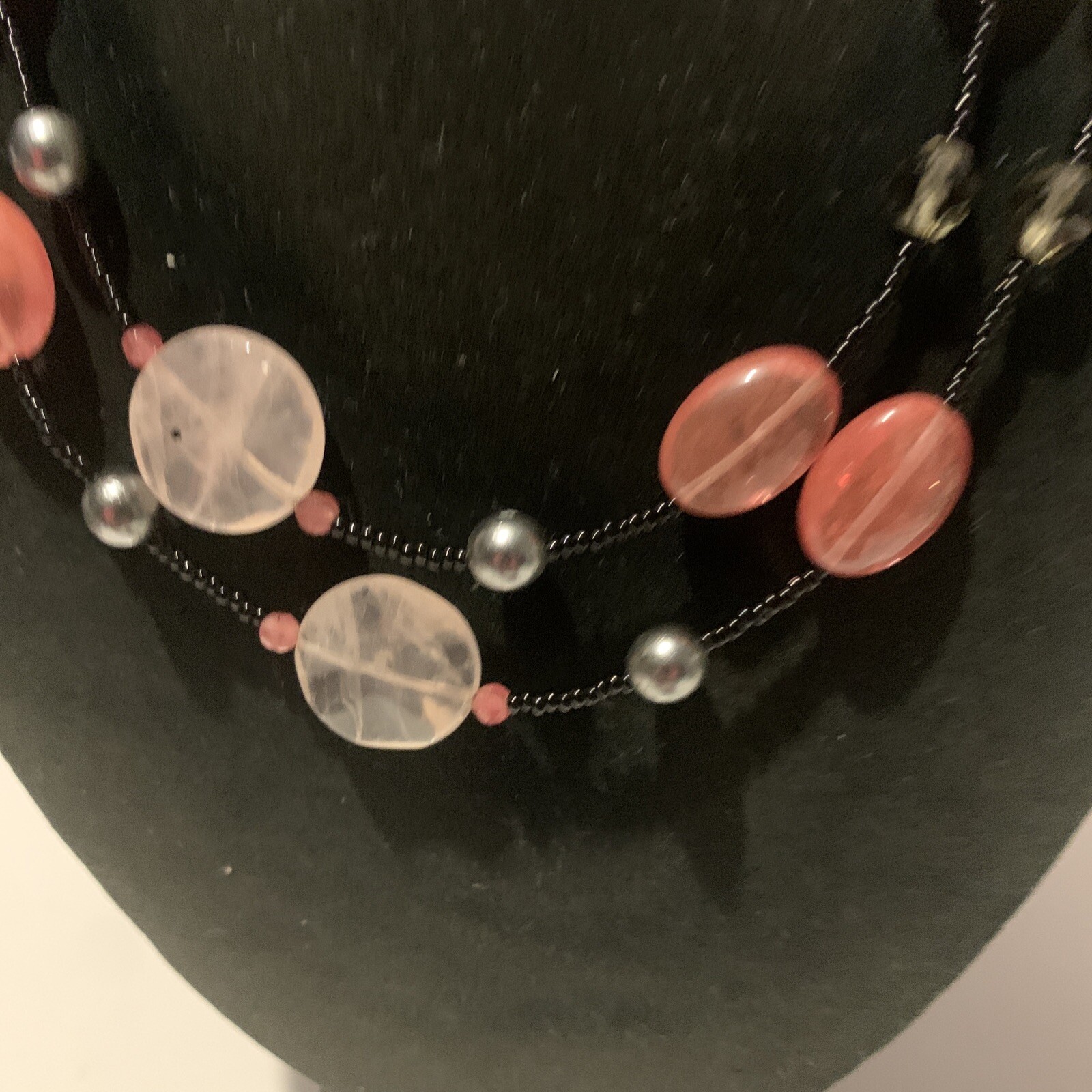 STUNNING VINTAGE ESTATE ROSE QUARTZ & CARNELIAN BLACK MICRO BEADS NECKLACE 36″
