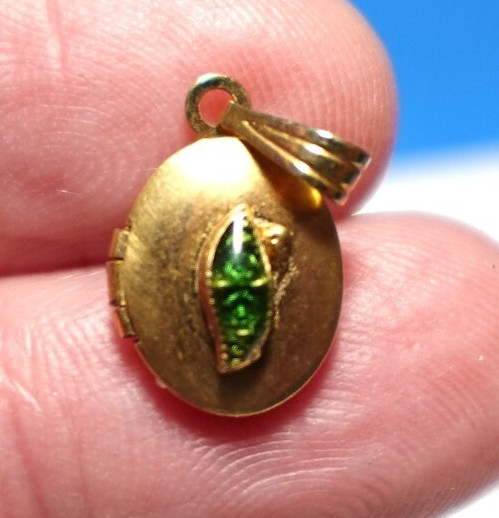 GOLD FILLED OVAL LOCKET GREEN STONE WITH REPAIR TINY VINTAGE .9 GRAMS J-540