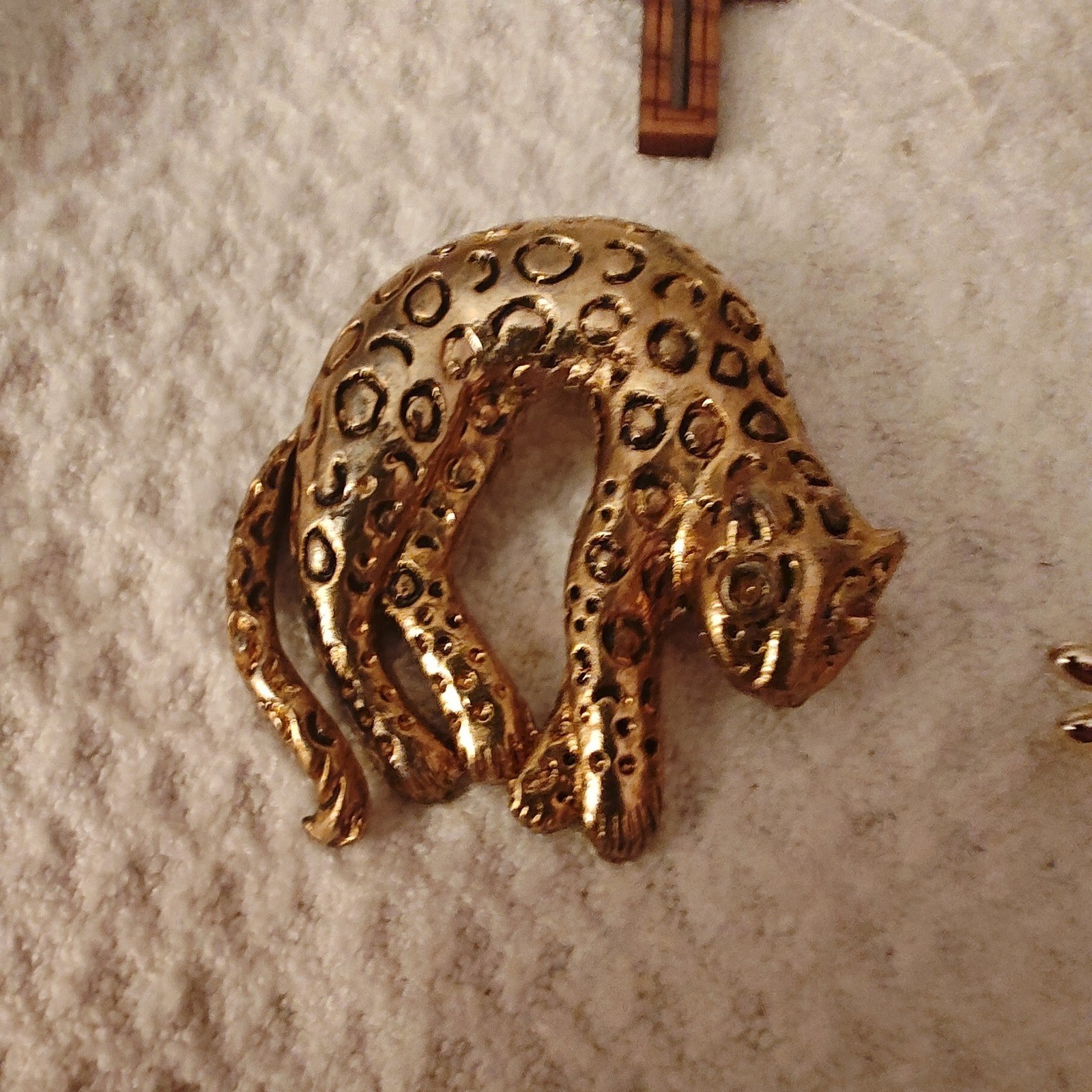 Pins and Pendants Mixed Lot Leopard, Angel, Carriage, Cross, Jesus, umbrella