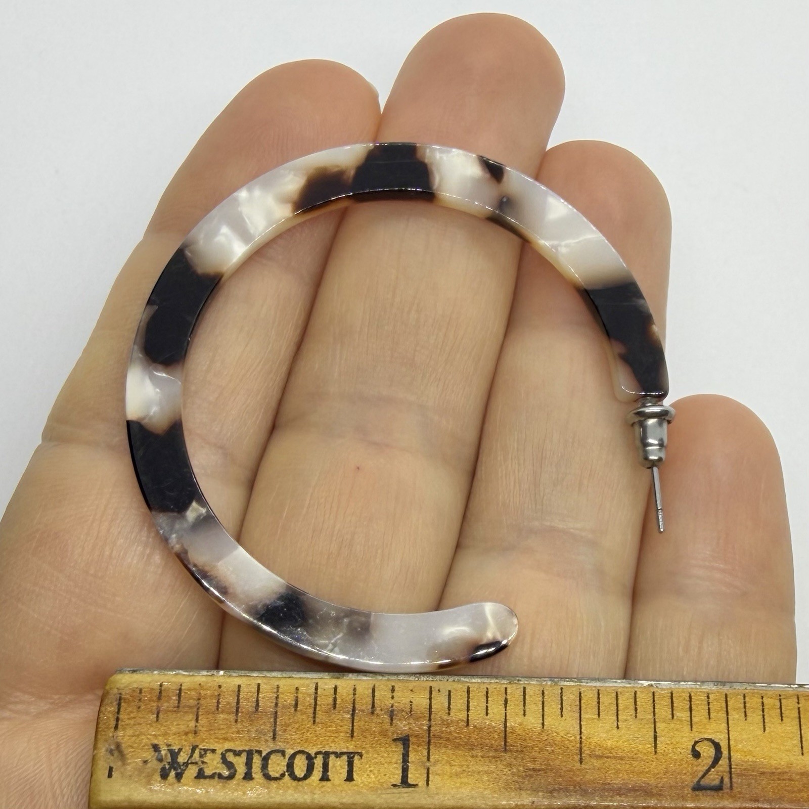Vtg Brown White Large Resin Hoop Statement Earrings Round Post Mottled Marbled