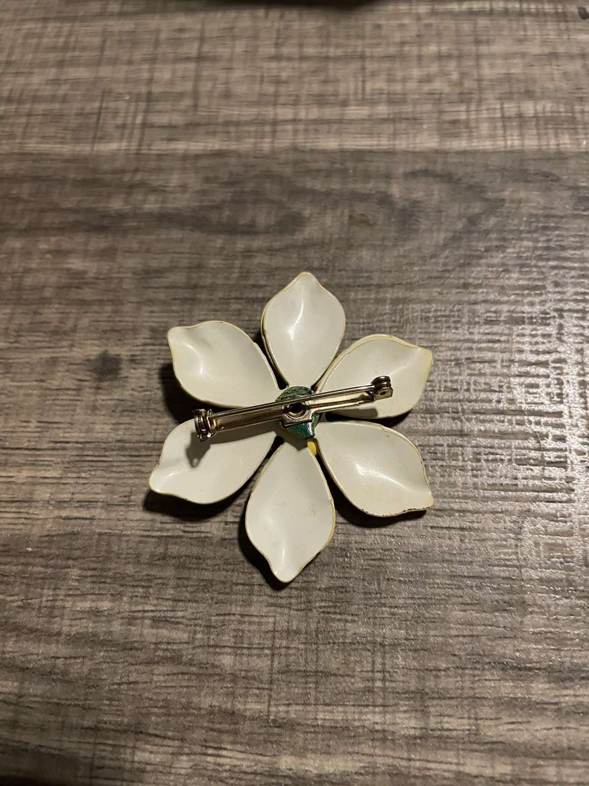 Vintage Floral Brooch Pin Yellow And Green Enamal Beautiful! VTG.