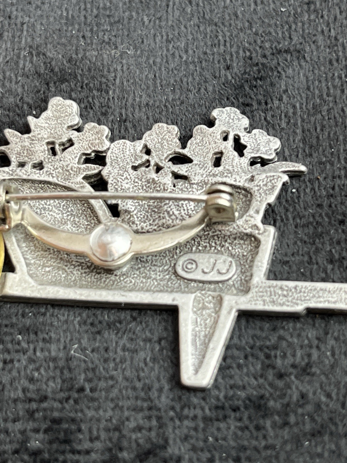 Vtg Signed JJ Jonette Jewelry Pewter Wheelbarrow Brooch Pin Flowers Wheel Spins