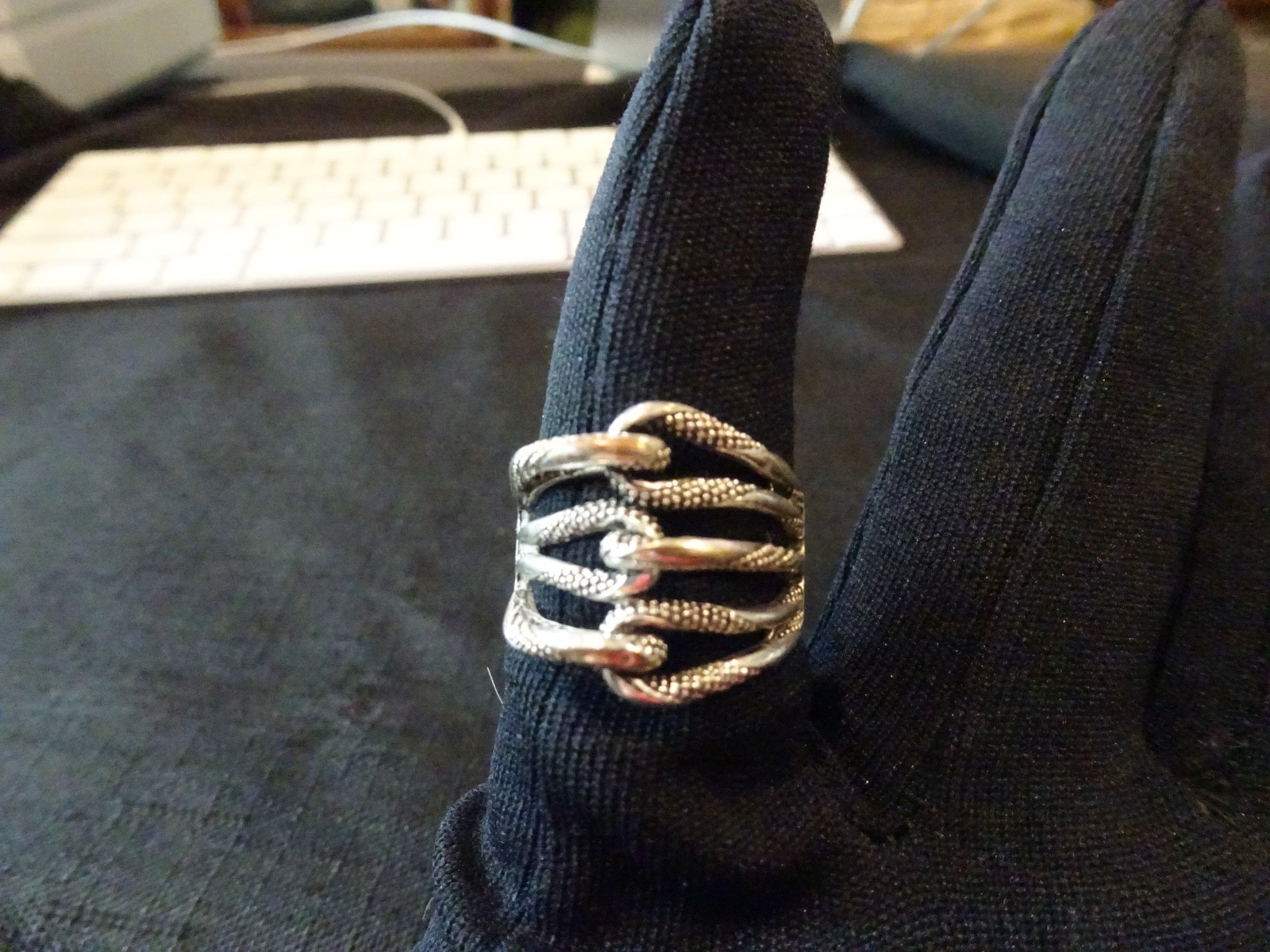 # 836-VINTAGE STERLING SILVER RING-925-SIZE8.5–DIFFERENT