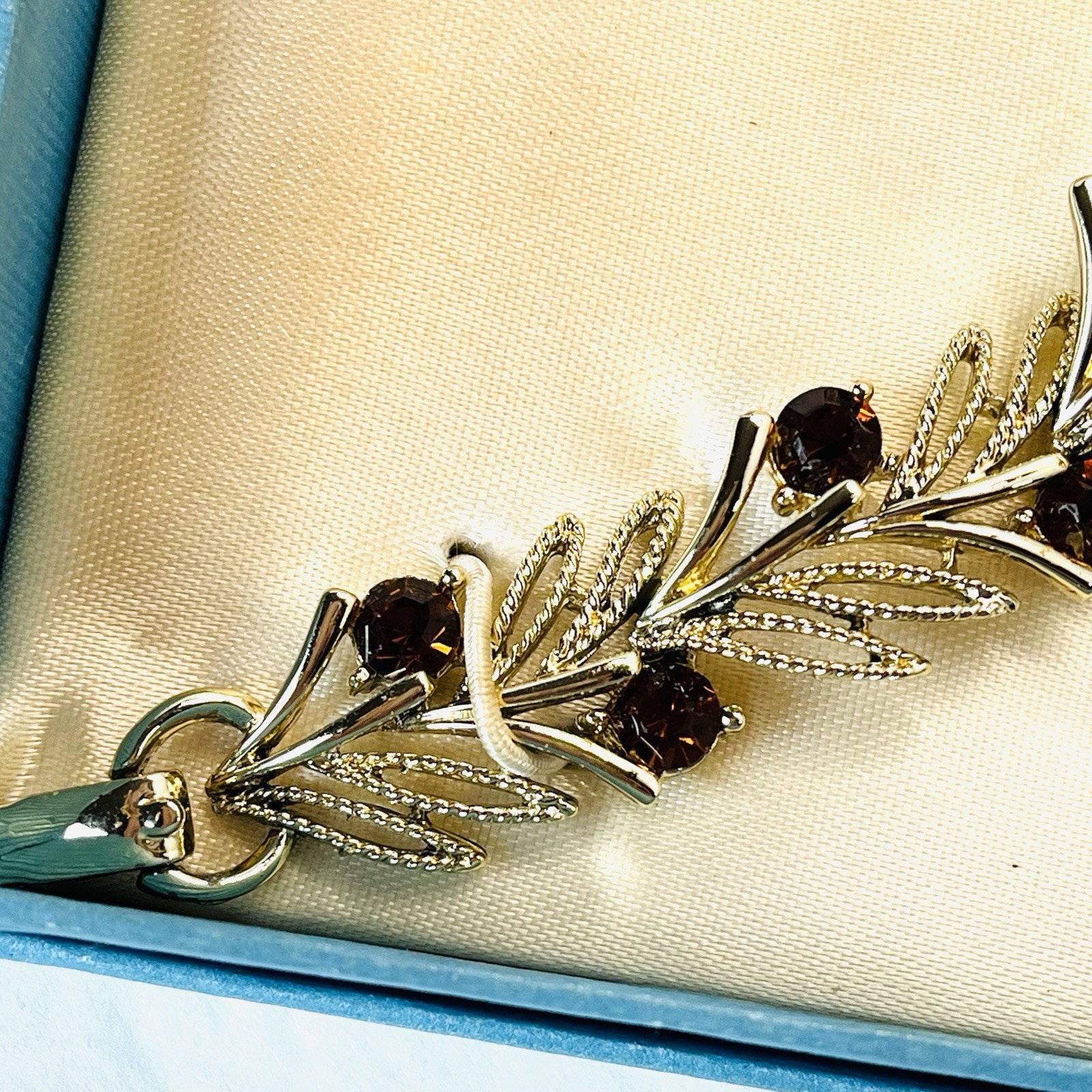 Vtg Lisner Earrings & Bracelet Set -Gold Tone – Topaz Glass -New Old Stock 7.25”