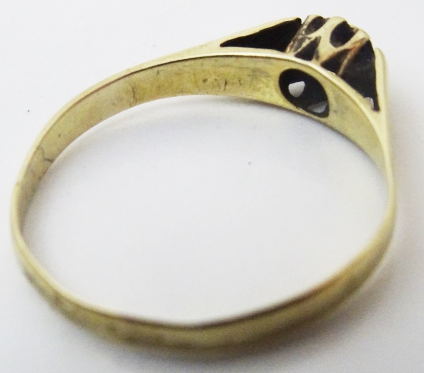 Vintage 9 karat Gold and Diamond Ring