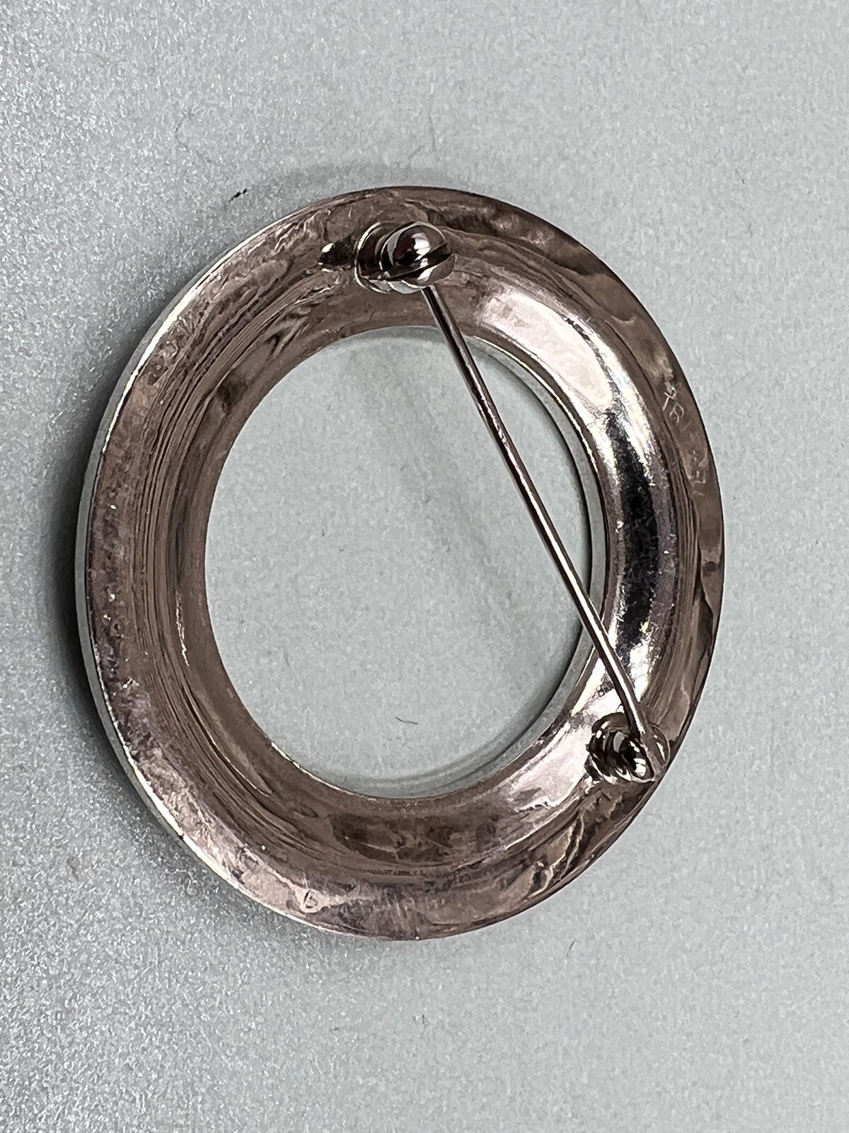 VTG. CROWN TRIFARI BRUSHED SILVER TONE CIRCLE OF LIFE BROOCH 1.53”