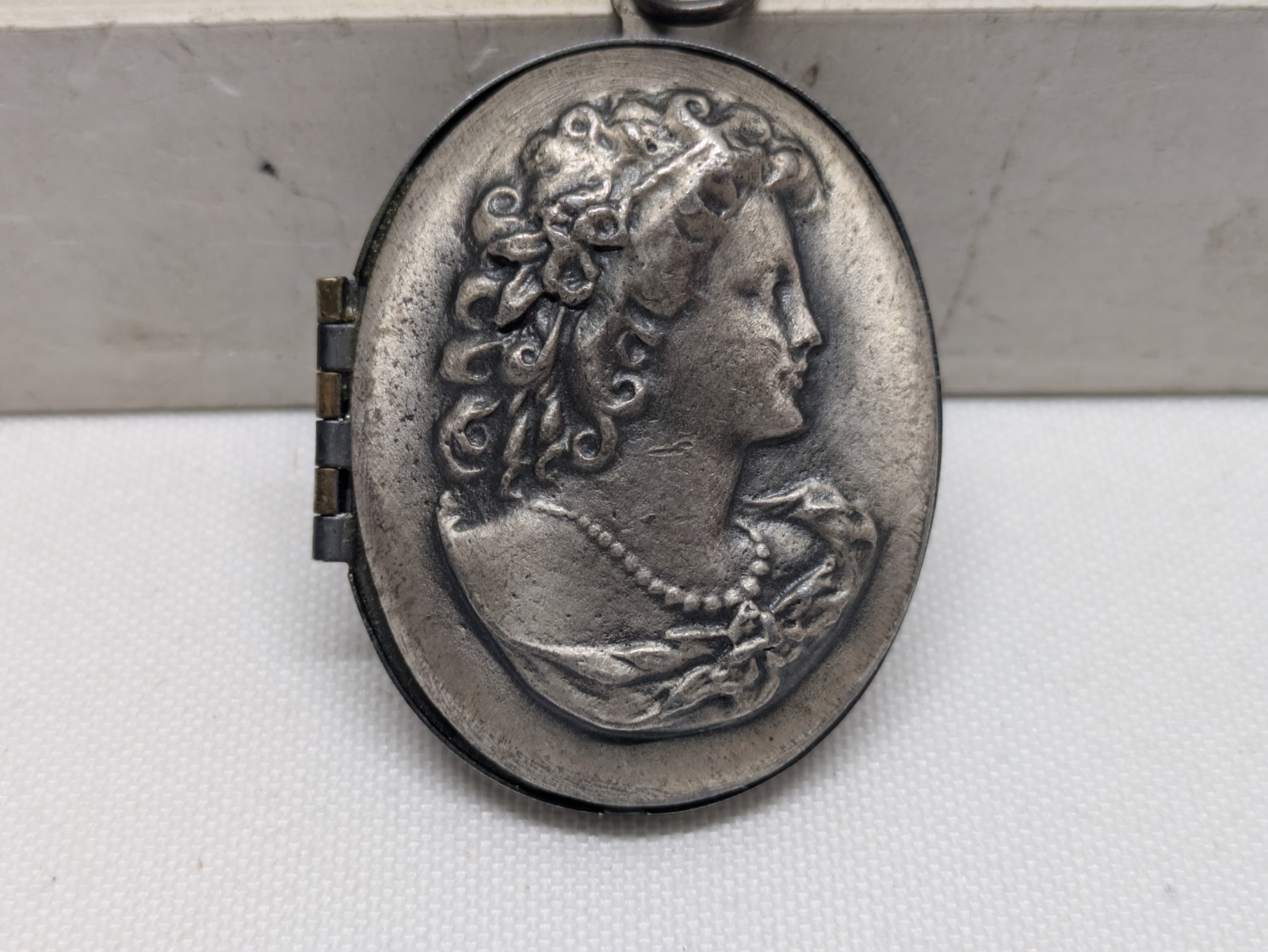 Antique! Art Nouveau Lady Portrait Oval Photo Locket Pendant! 🖼️
