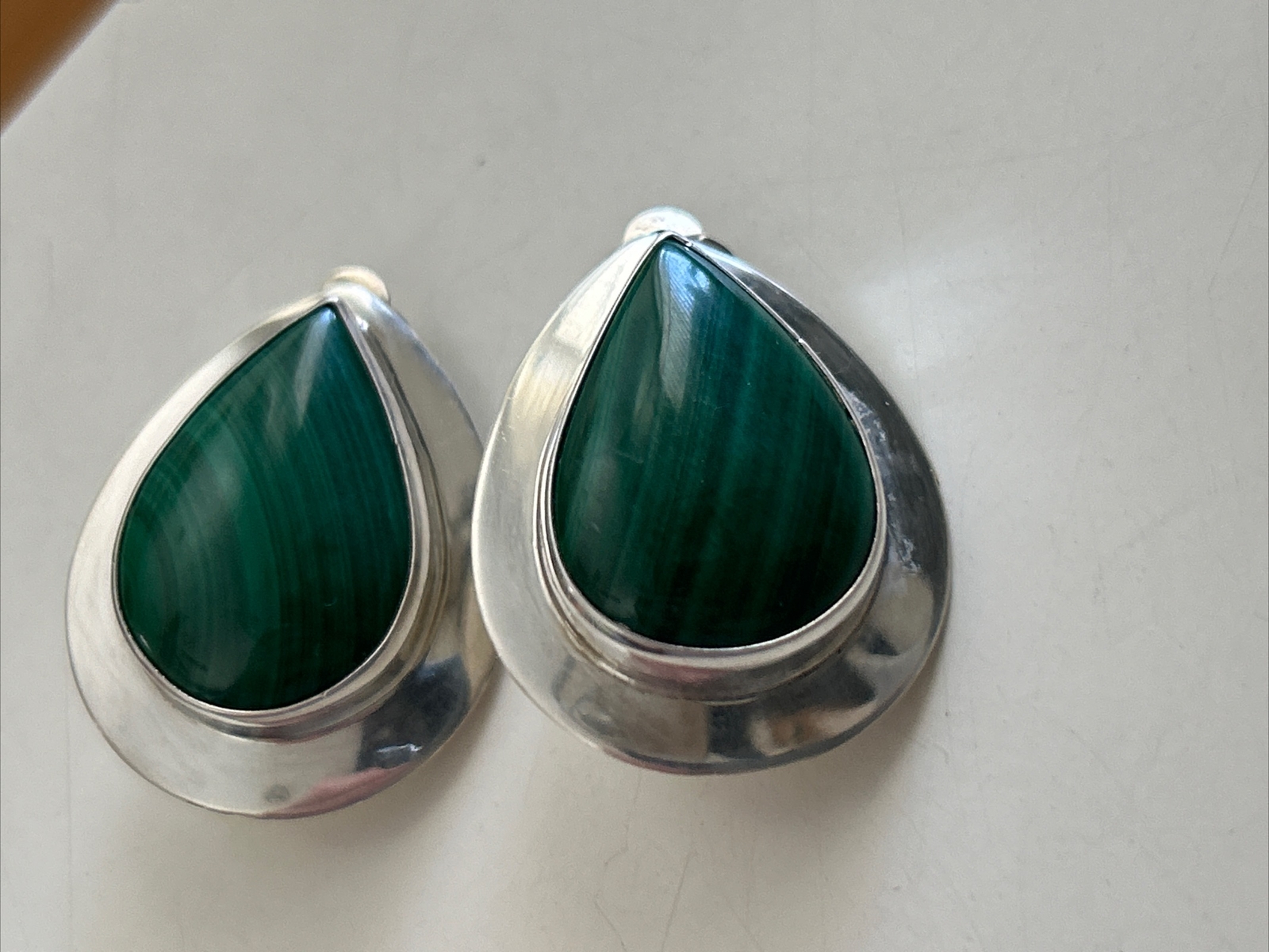 VINTAGE BEN J. CHAVEZ STERLING SILVER 925 MALACHITO CLIP ON EARRINGS