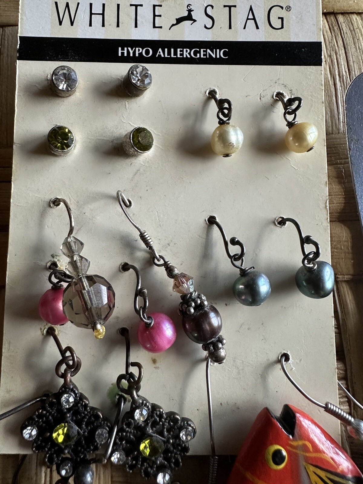 L@@K Vintage White Stag Etc. Sparkle Fun Earrings Feed Rescue Horses Hay / Feed