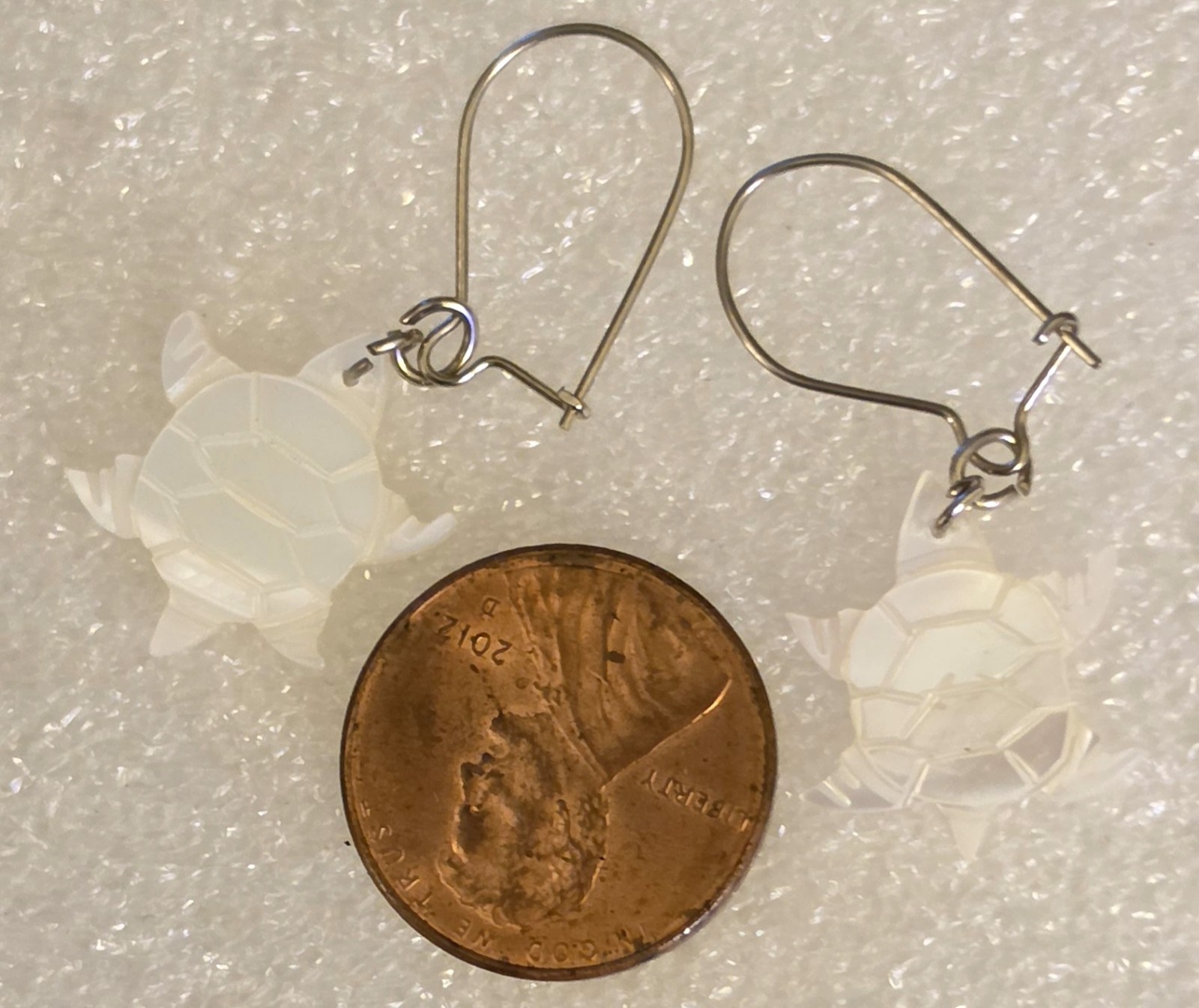 Vintage Hand Carved Mother Of Pearl Figural Turtles Pierced Drop Earrings