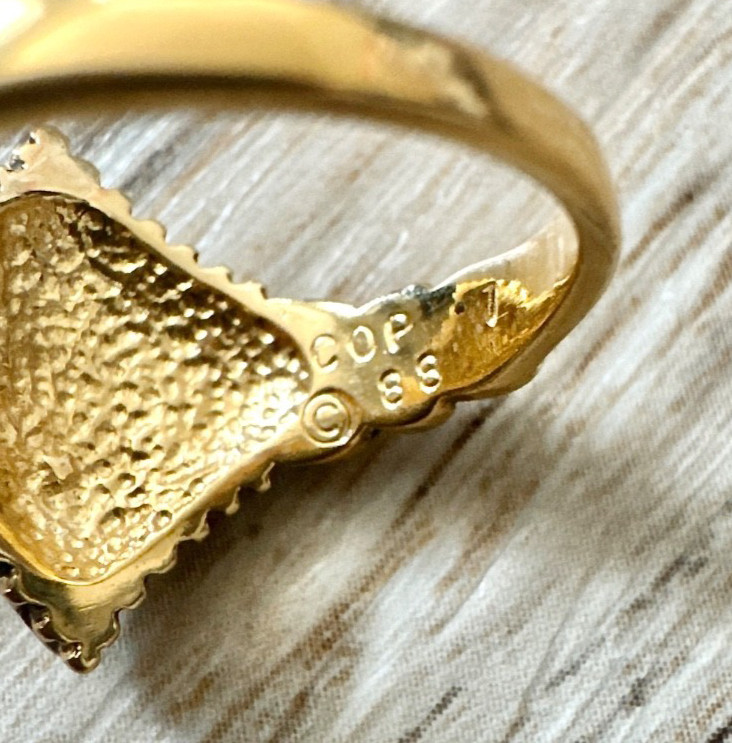 Two Hearts Turquoise Chip Inlay Ring Signed COP 88 Castings On Parade Gold Tone