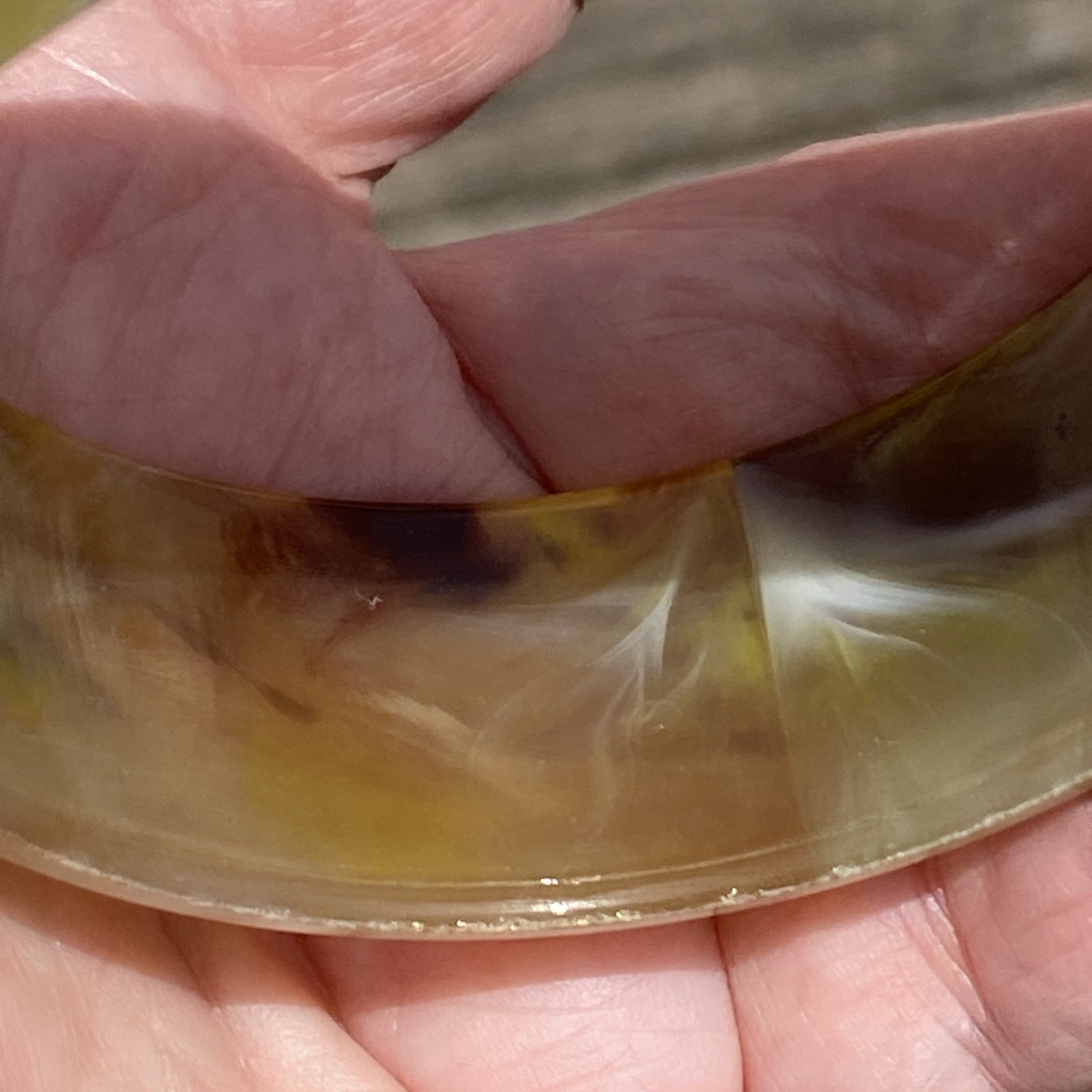 OLD HARD PLASTIC SEAM MUTED MARBLIZED SHADES OF EARTHTONES GLOW BANGLE BRACELET