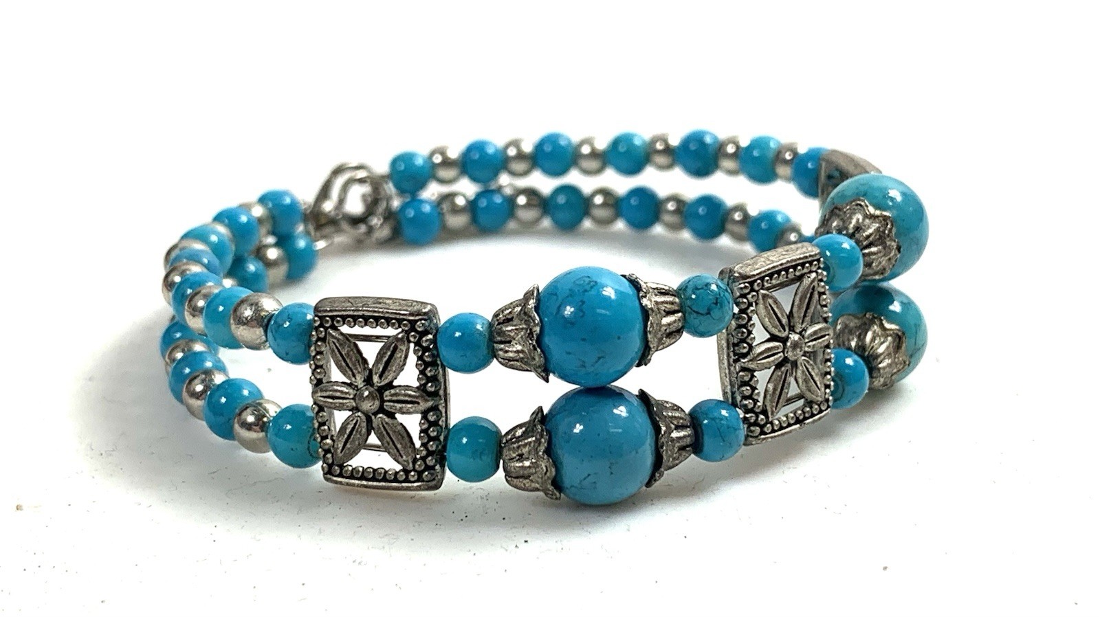 Vintage Turquoise Blue Colored Silver Tone Beaded Stretch Bracelet | 6-1/4”-8”