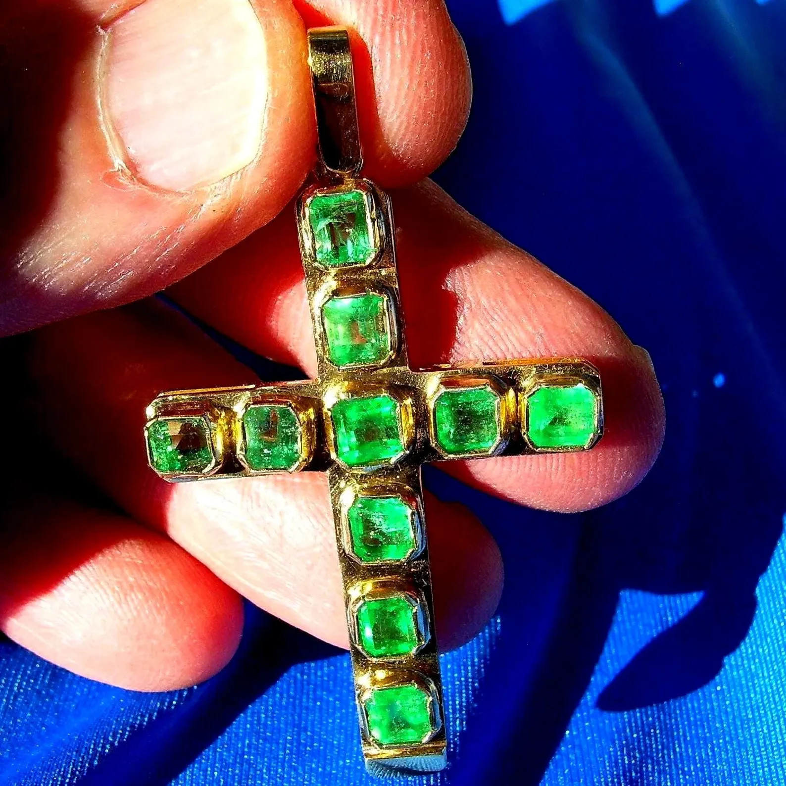 Original EARTH MINED EMERALD Deco Cross Pendant Elegant SOLID 18K GOLD Medallion