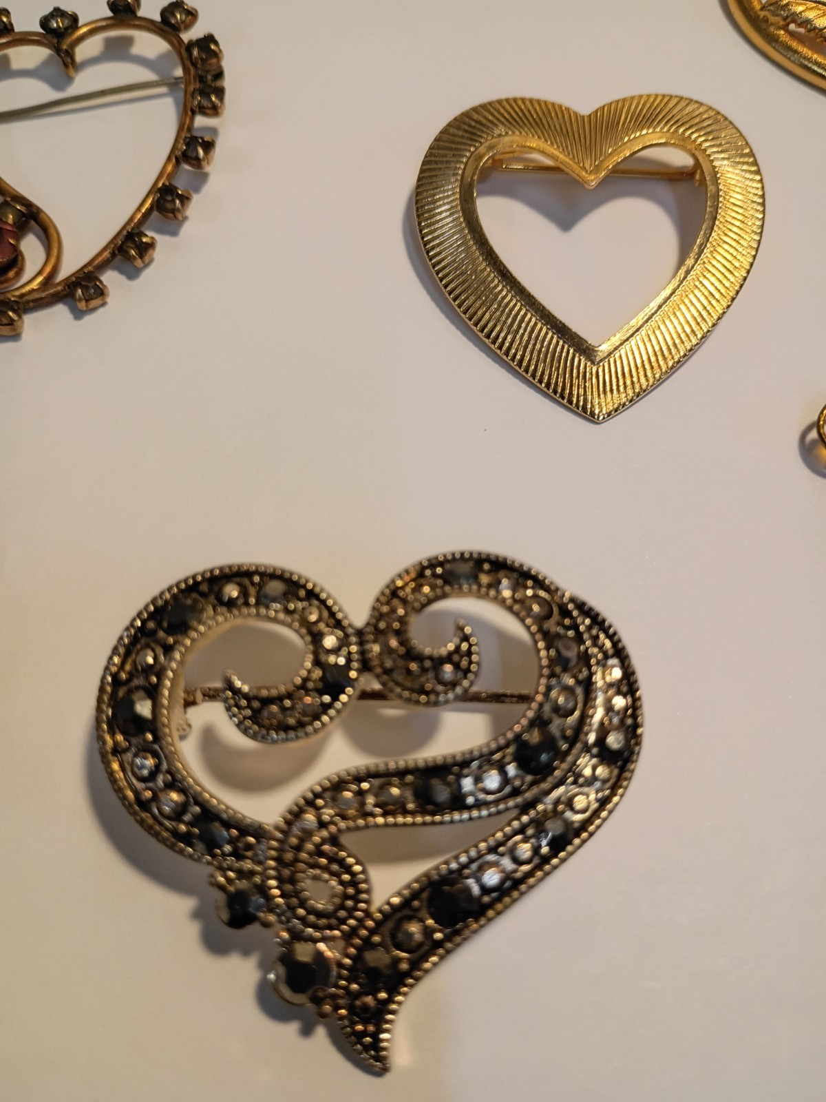 Women’s Heart Brooches ! Mixed Lot (13pc) Enamel Rhinestone Gold/Silver