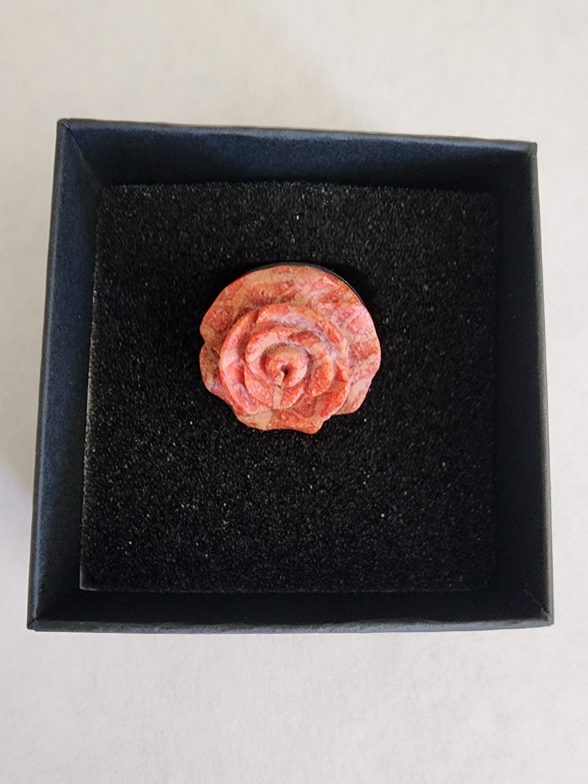 Vintage Carved Red Sponge Coral Rose Ring With Solid Black Onyx Band – Size 9