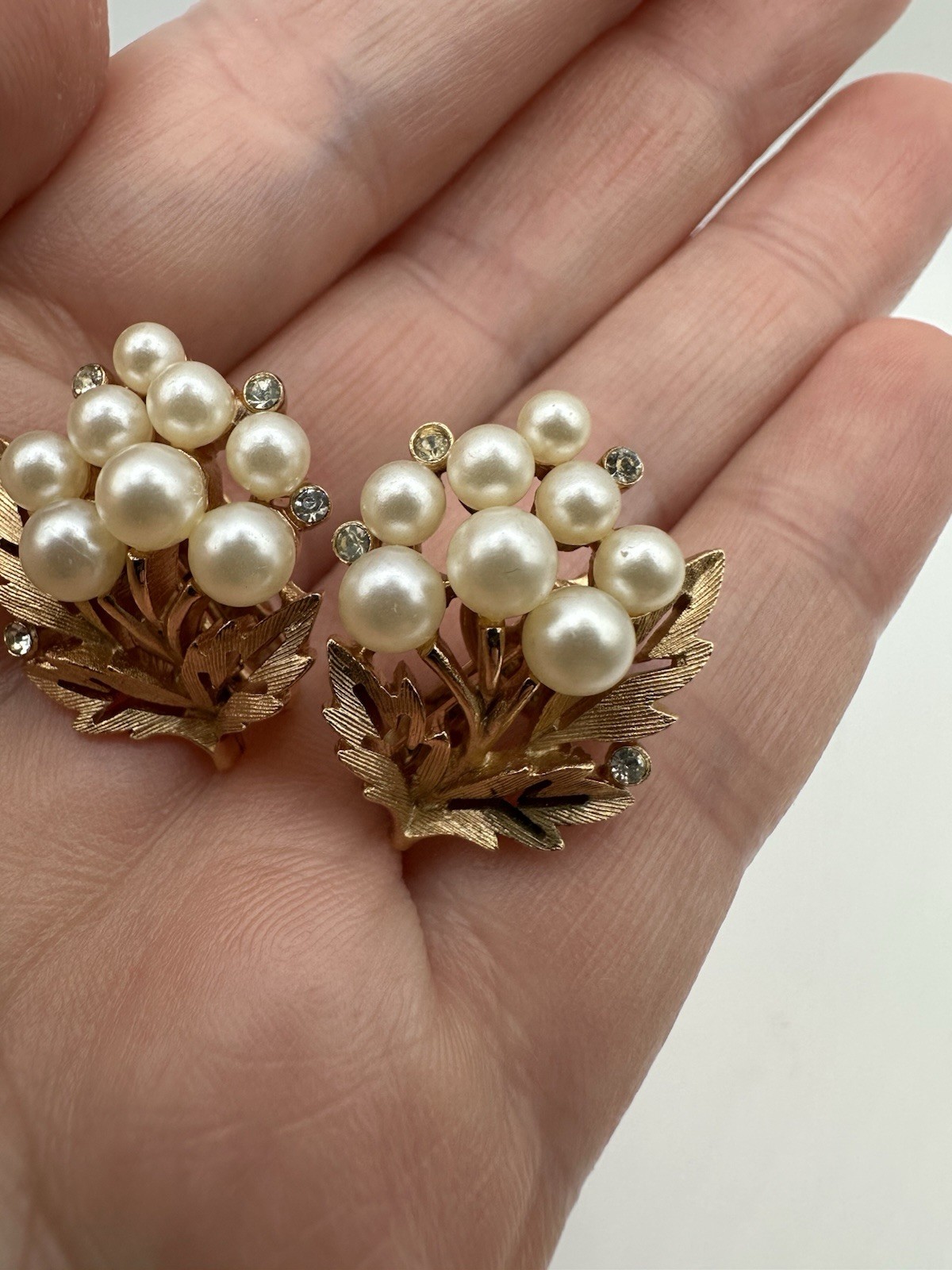 Trifari Signed Gold Tone Leaf Faux Pearl Rhinestone Brooch & Clip-On Earrings