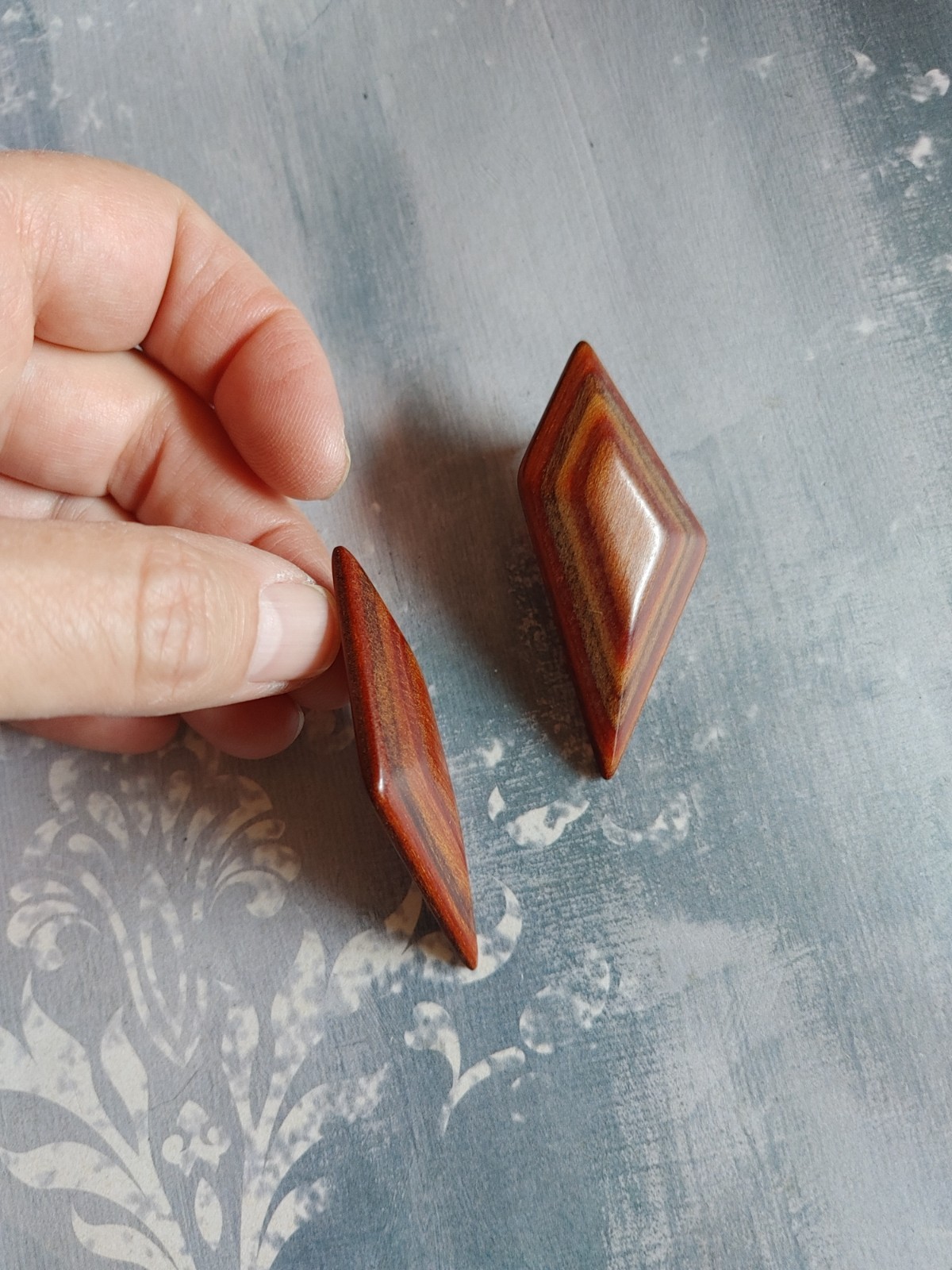 Vintage wood carved abstract post earrings phenolic resin 1950’s mid century MCM