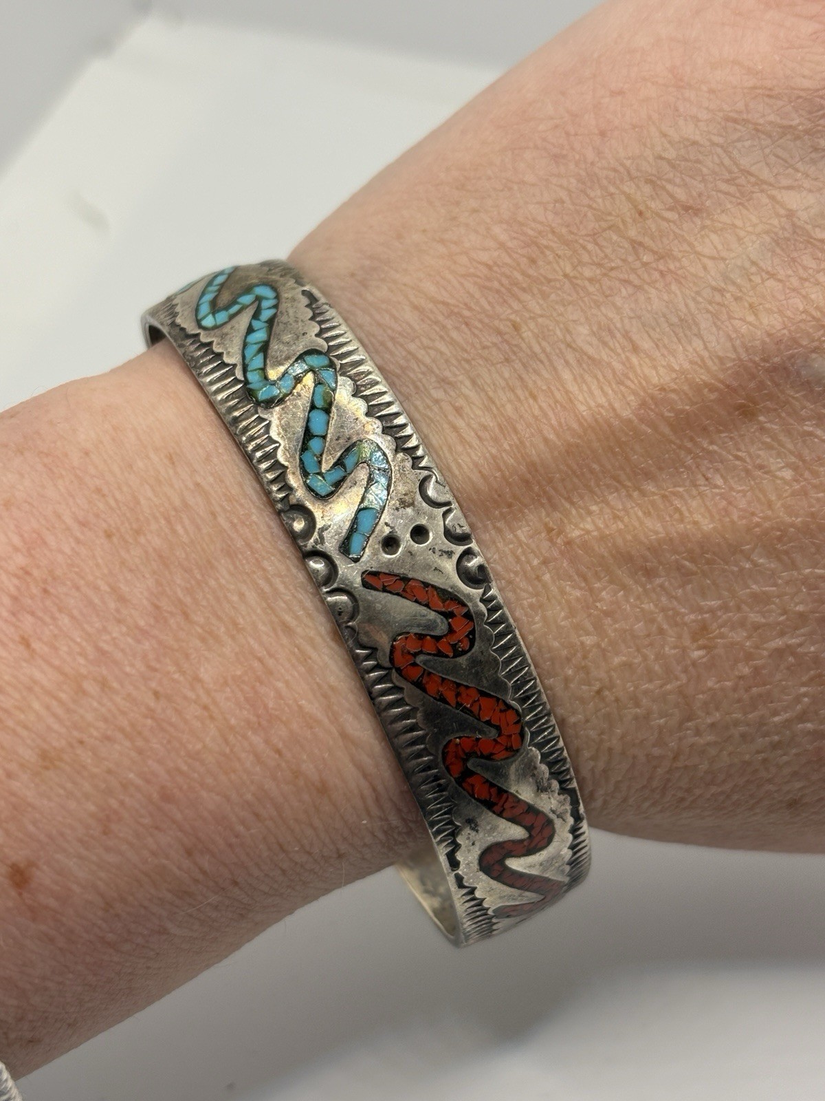 Vtg Sterling Thomas Navajo Native Turquoise Coral Chip Inlay Wave Cuff Bracelet
