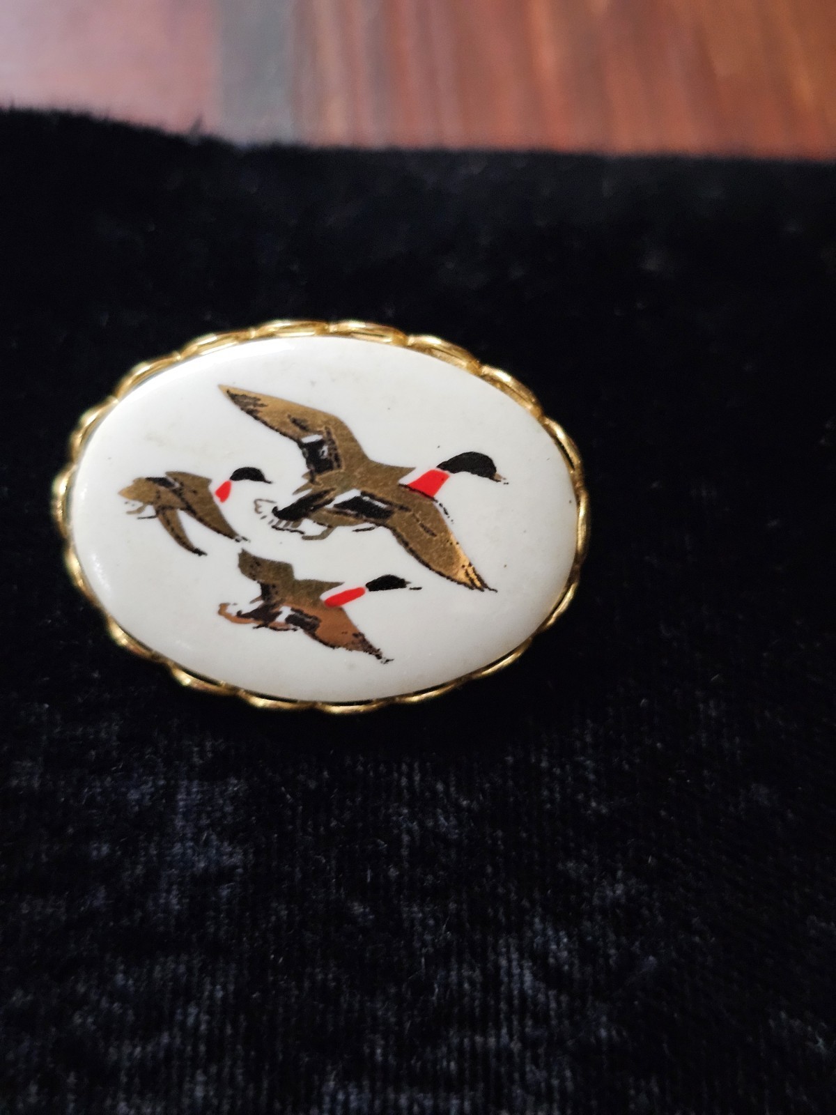 Vintage Brooch/Pin Ducks Flying Glass Oval Gold Tone Frame Gold Red Black