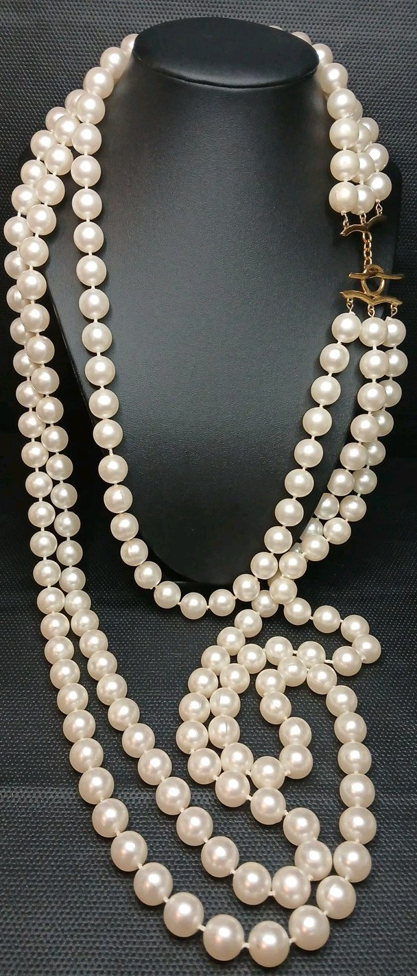 Vintage Faux Pearl Statement Necklace Toggle closure. 14.310