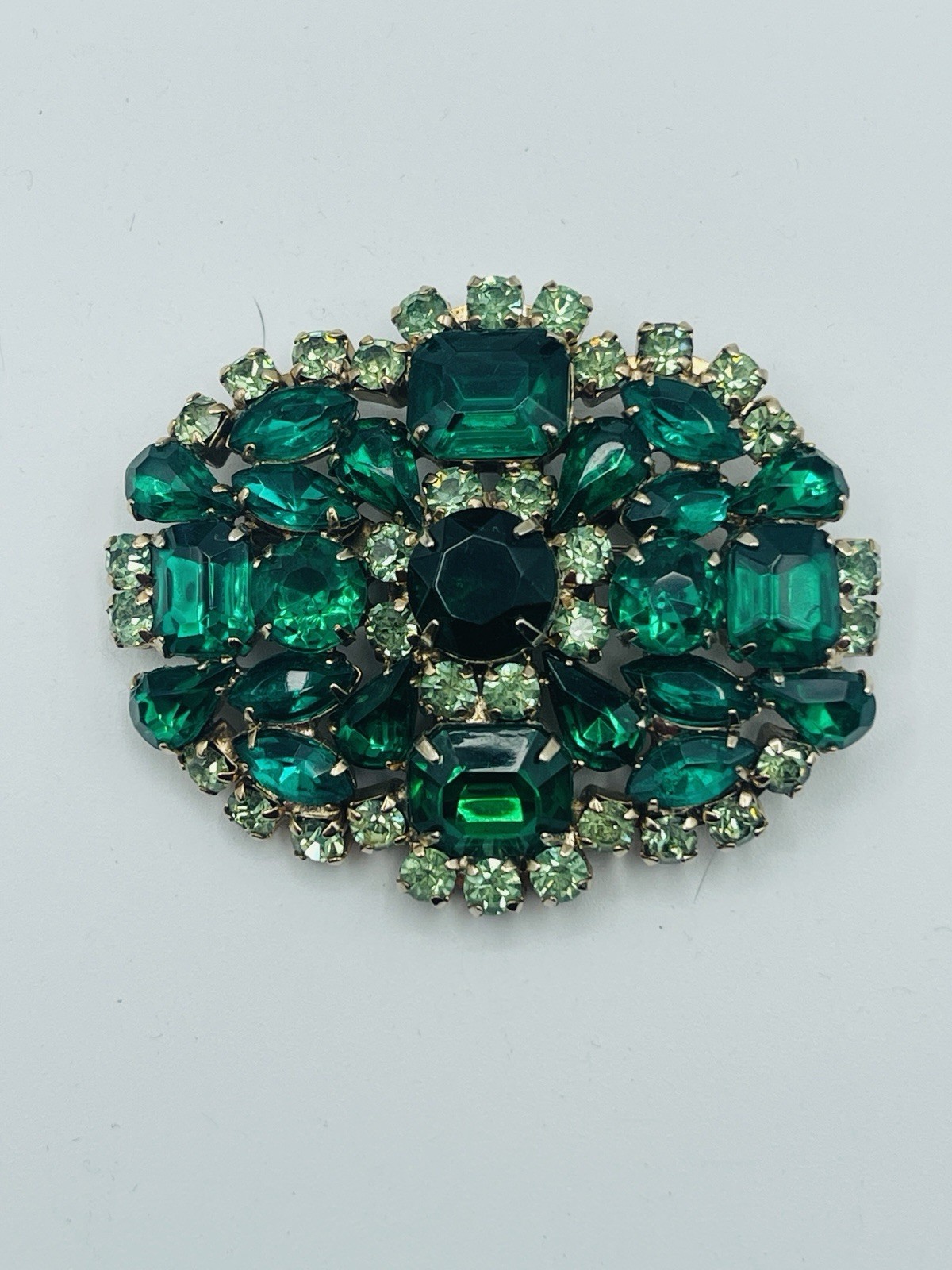 Vintage Unsigned Silver Tone Brooch w/Emerald & Lime Green Prong Set Crystals