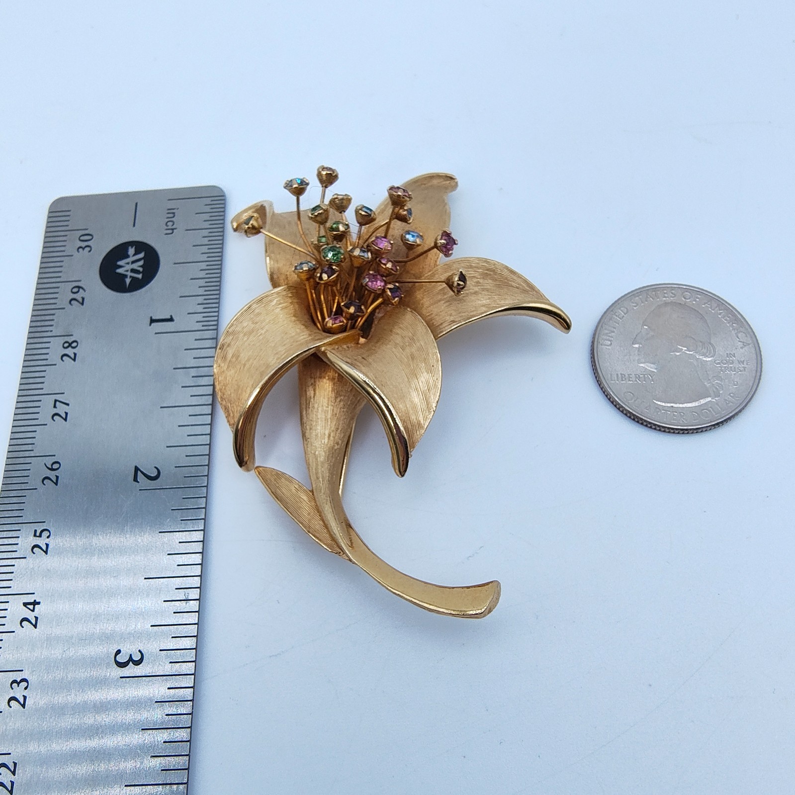 Vintage Calla Lily Brooch Brushed Gold Tone Multicolor Rhinestone Pistil Flower