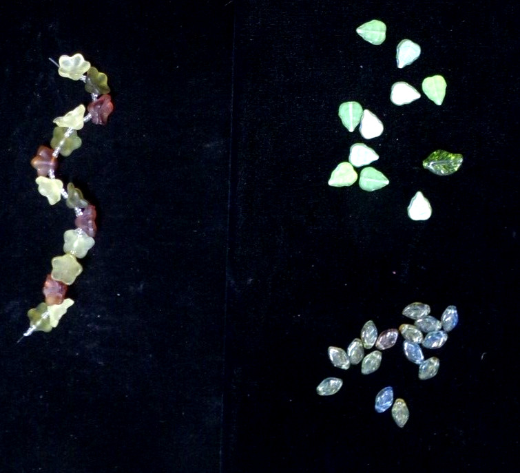 LOT OF PLASTIC FLOWER / LEAF BEADS 8 – 12 mm bon88craft bz8cr v88cr JZ8