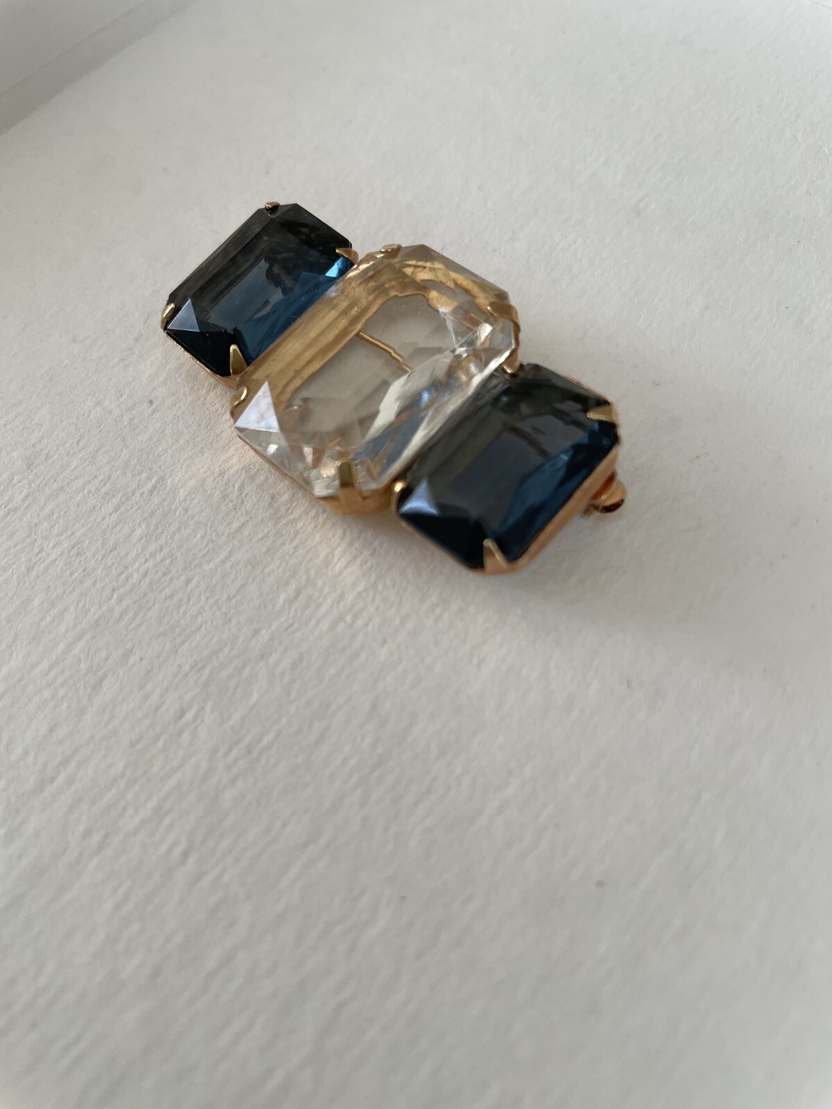 AVON Singed Brooch Pin Retro Style Vintage Faceted Large Stones 1.75″ Stunning