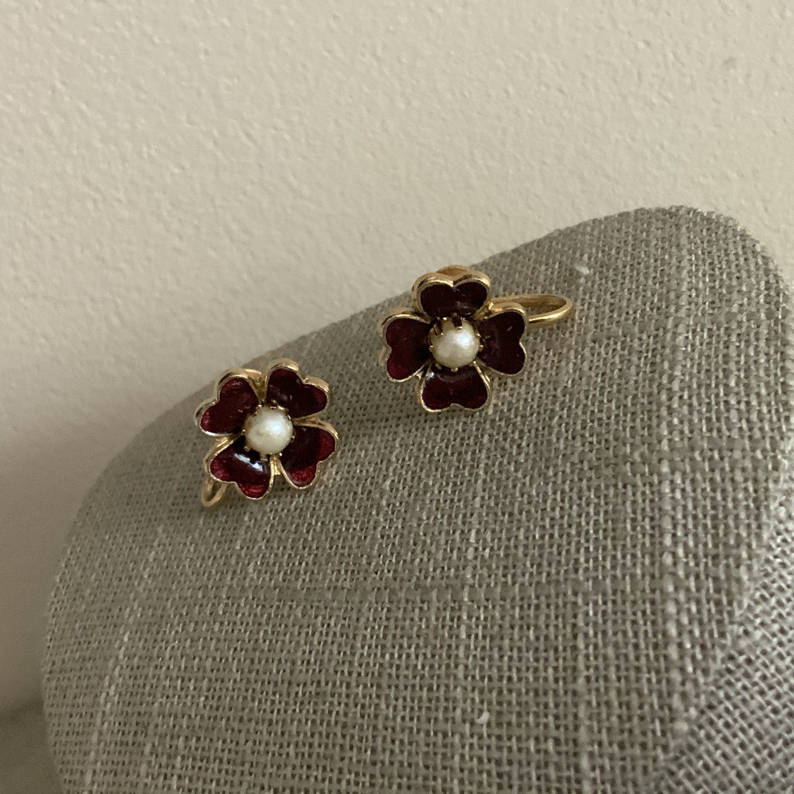 Vintage 50s red faux pearl enamel poppy flower earrings screw back