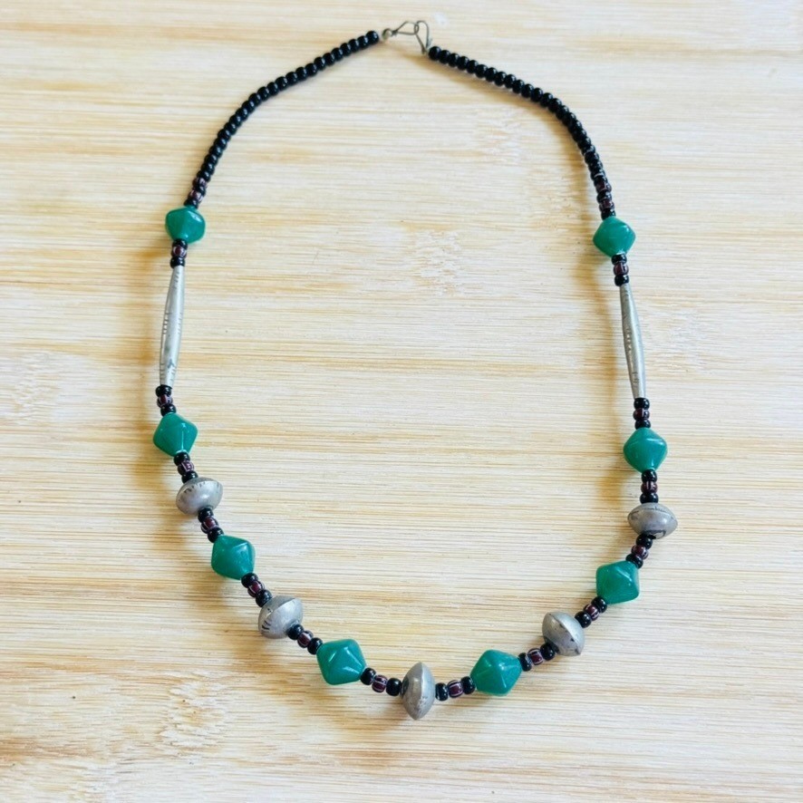 Vtg Green Glass Bicone Beaded Necklace Retro 70s Southwestern Style Chevron 19″