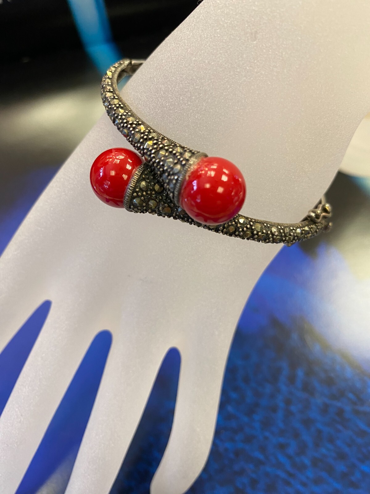 VINTAGE RED CORAL & MARCASITE STONES 925 STERLING SILVER CUFF BANGLE BRACELET 7″