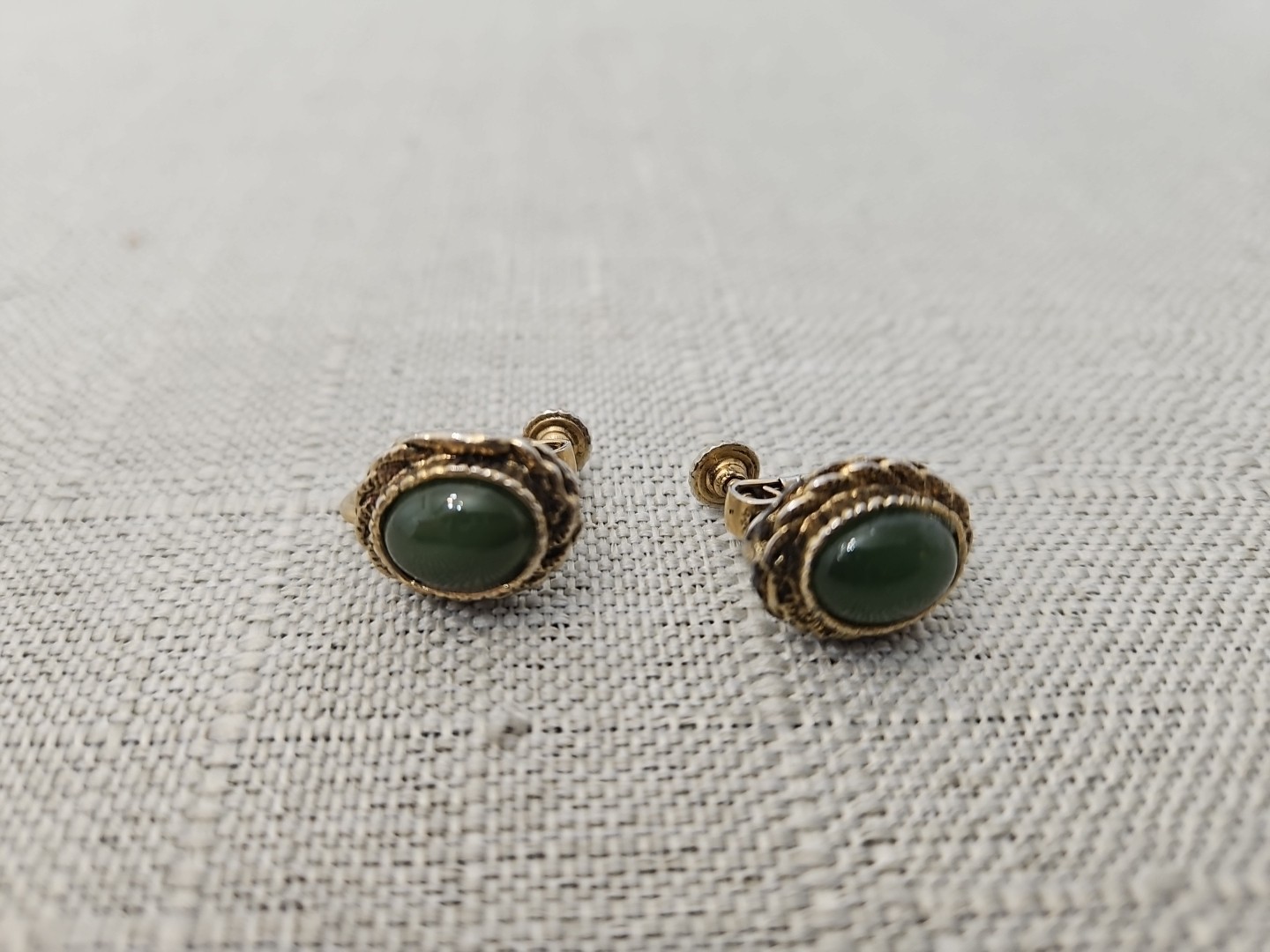 Vintage Dark Green And Gold Tone Scewback Earrings Dainty
