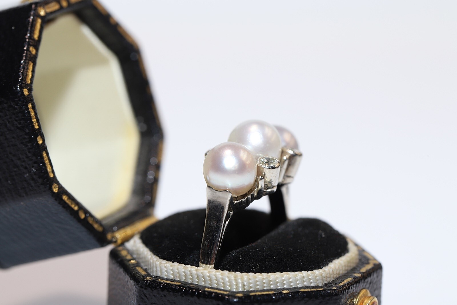 Vintage Circa 1970s handcrafted 14k Gold Natural Diamond And Pearl Ring